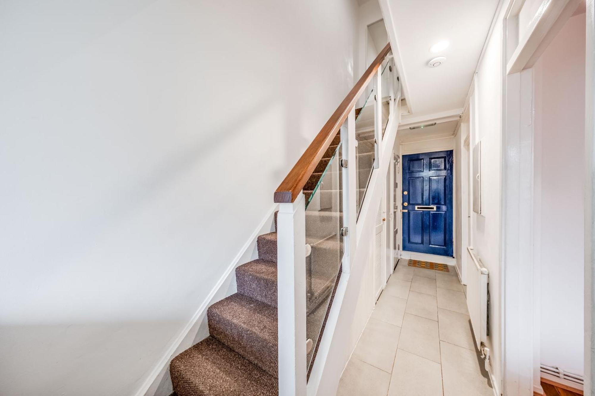 Leo's Place In Mile End 2 Double Beds, 1 Bunk Bed, Max 6, Spacious, Ideal For Families * London