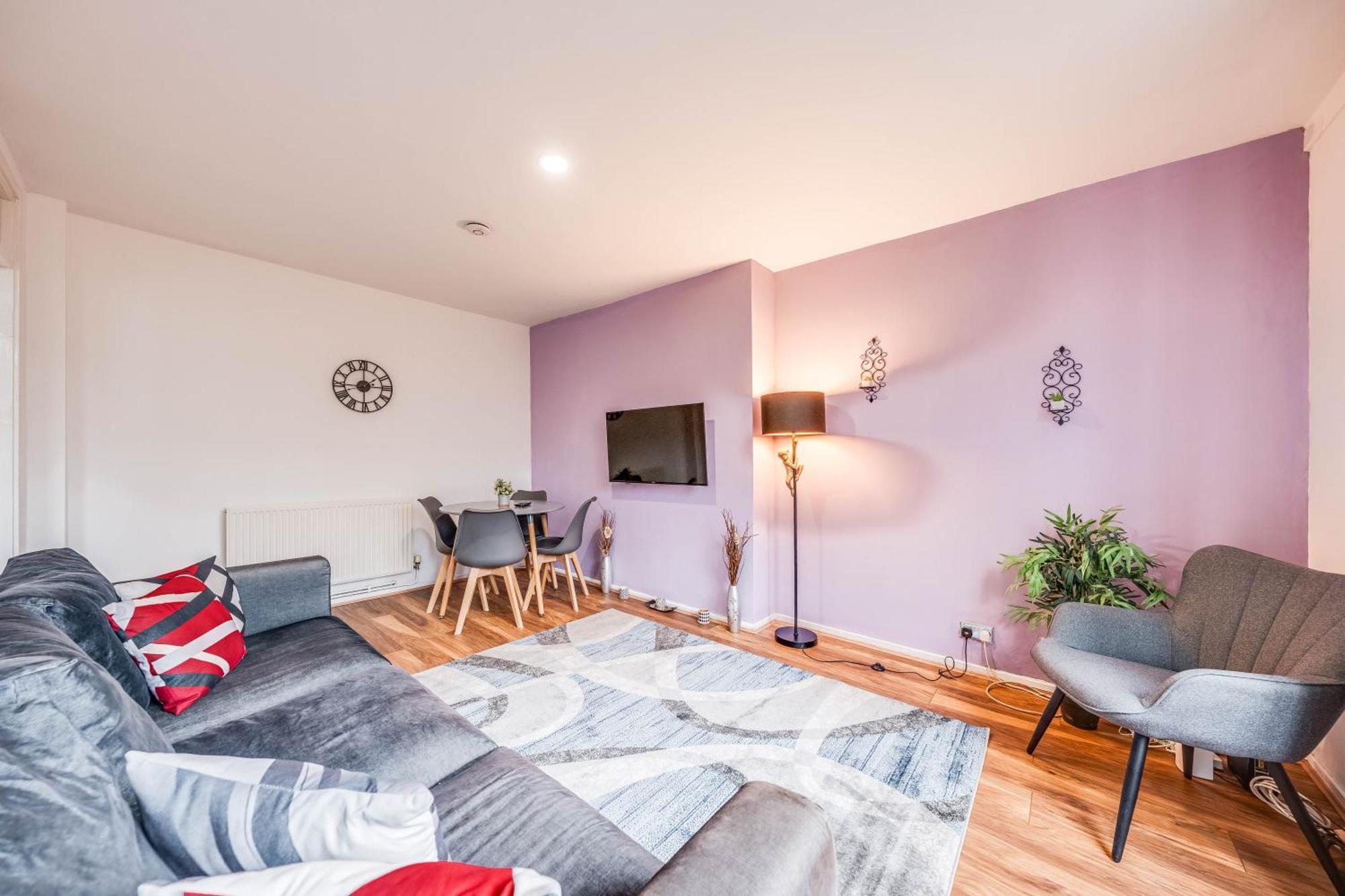 Leo's Place In Mile End 2 Double Beds, 1 Bunk Bed, Max 6, Spacious, Ideal For Families *