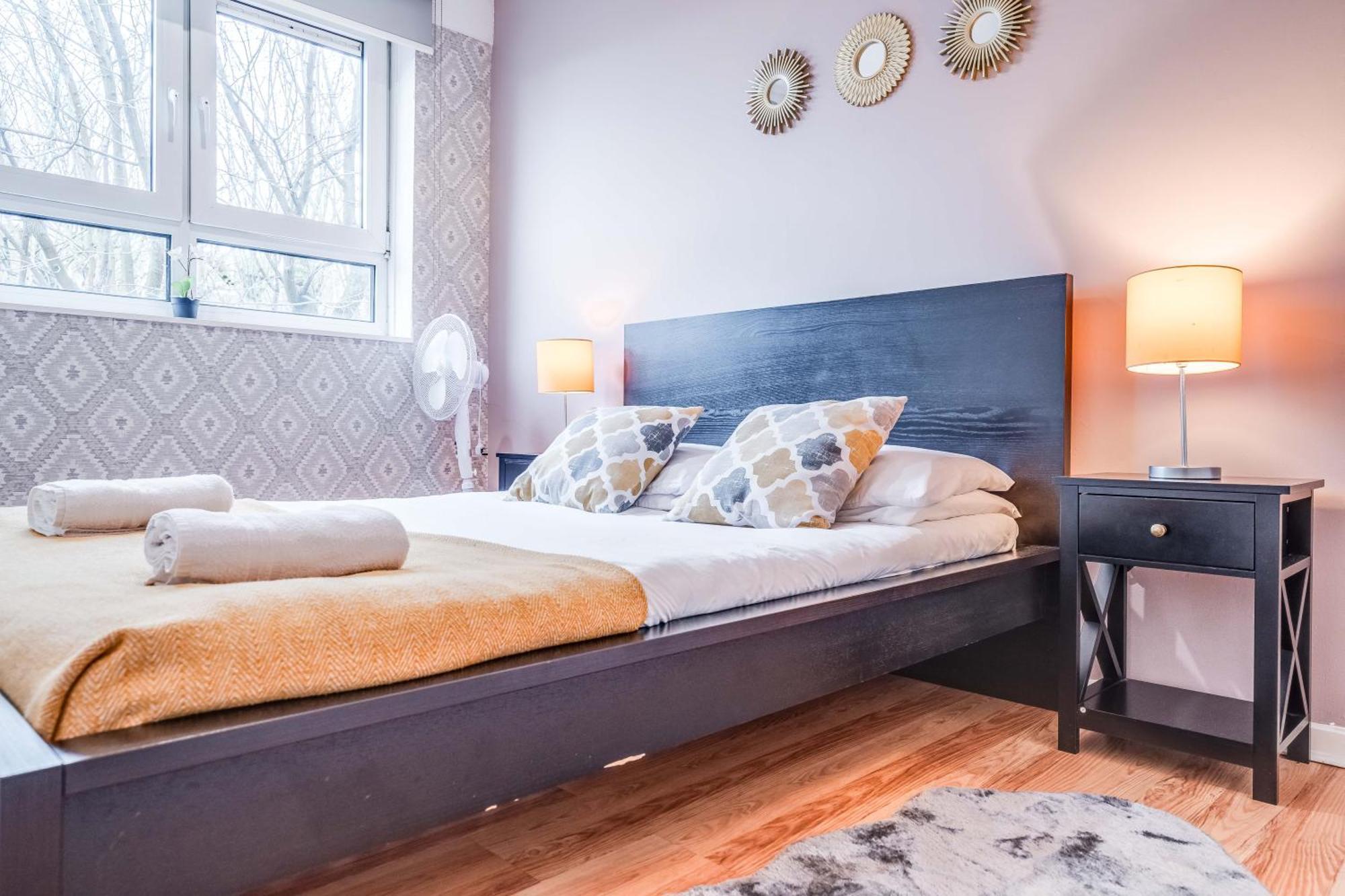 Leo's Place In Mile End 2 Double Beds, 1 Bunk Bed, Max 6, Spacious, Ideal For Families Apartamento *