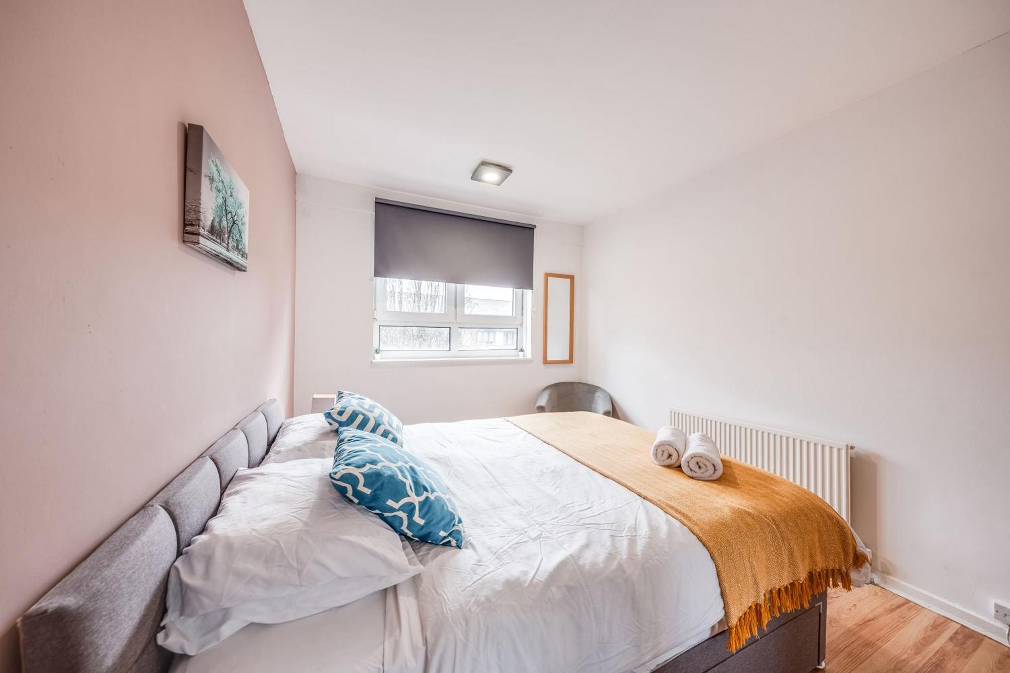 Apartment Leo's Place In Mile End 2 Double Beds, 1 Bunk Bed, Max 6, Spacious, Ideal For Families *
