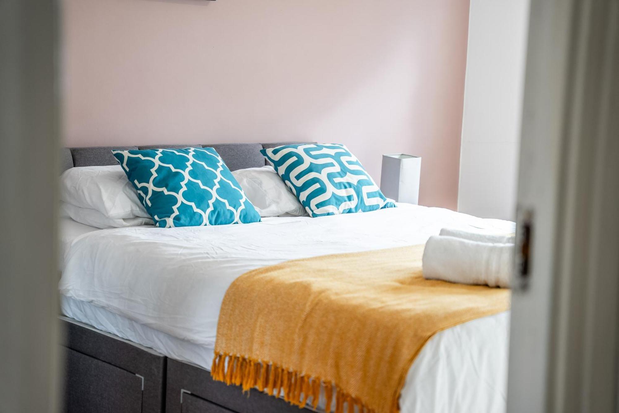 Leo's Place In Mile End 2 Double Beds, 1 Bunk Bed, Max 6, Spacious, Ideal For Families Apartment London