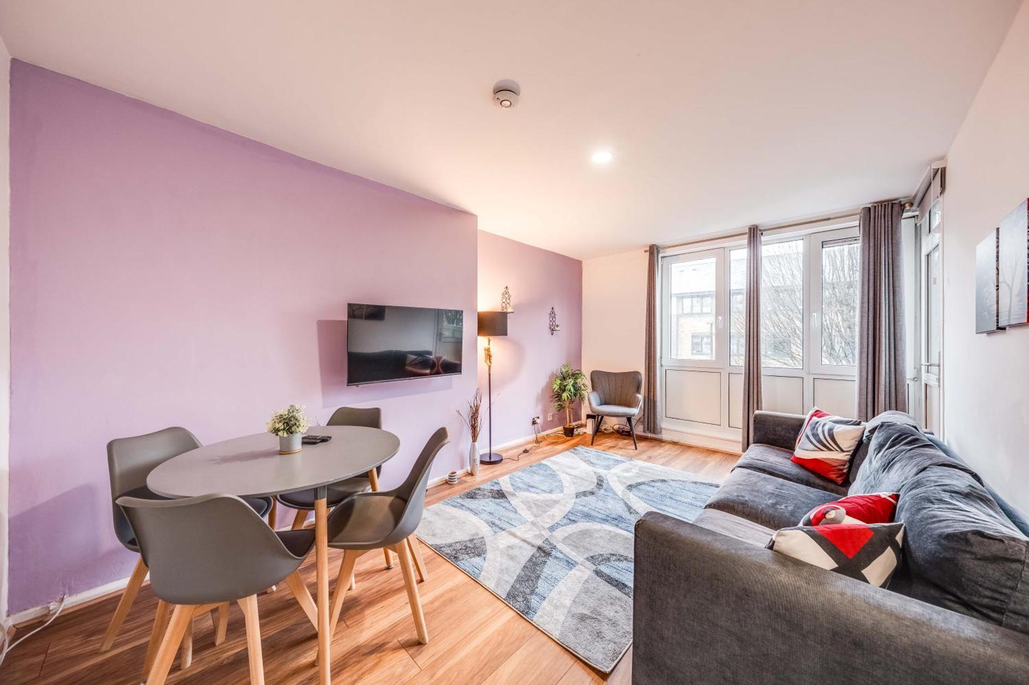 Leo's Place In Mile End 2 Double Beds, 1 Bunk Bed, Max 6, Spacious, Ideal For Families