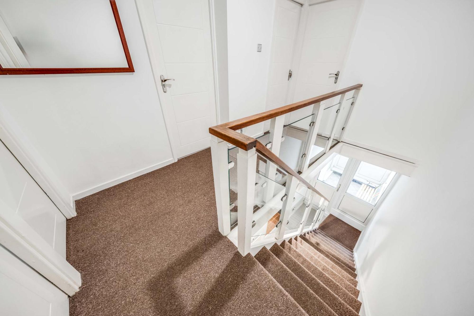 Apartment Leo's Place In Mile End 2 Double Beds, 1 Bunk Bed, Max 6, Spacious, Ideal For Families *