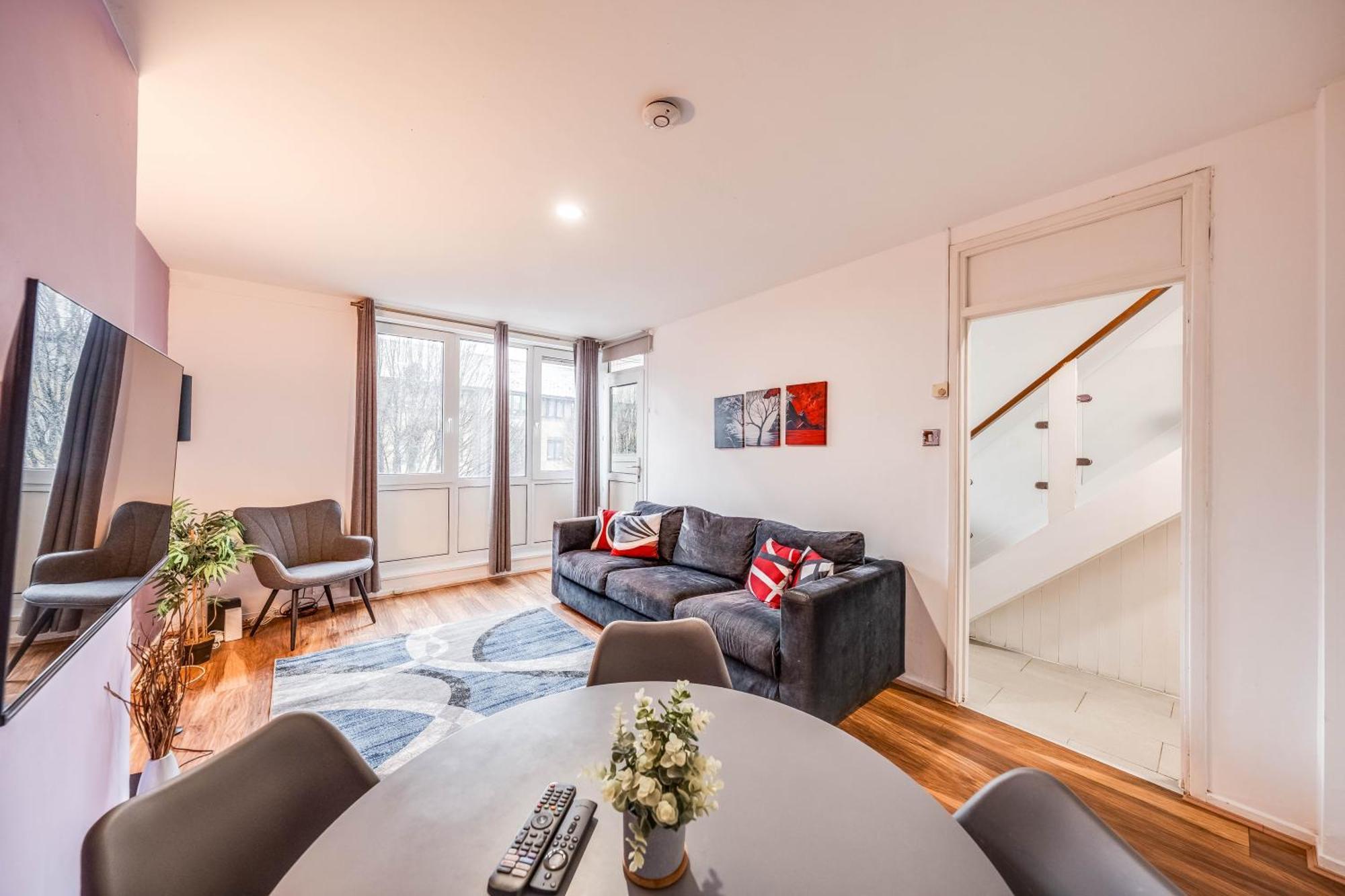 Apartment Leo's Place In Mile End 2 Double Beds, 1 Bunk Bed, Max 6, Spacious, Ideal For Families London