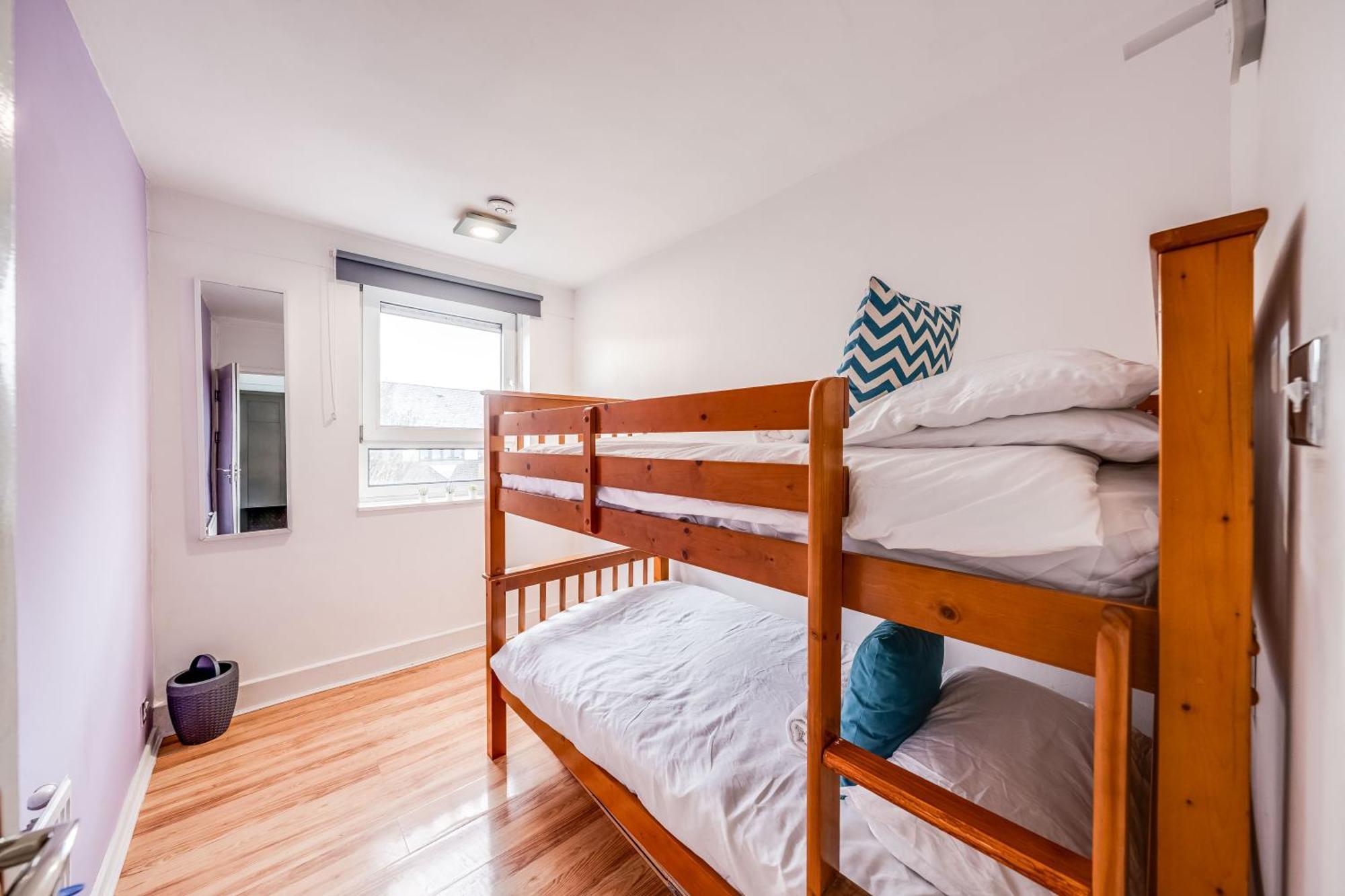 Leo's Place In Mile End 2 Double Beds, 1 Bunk Bed, Max 6, Spacious, Ideal For Families *