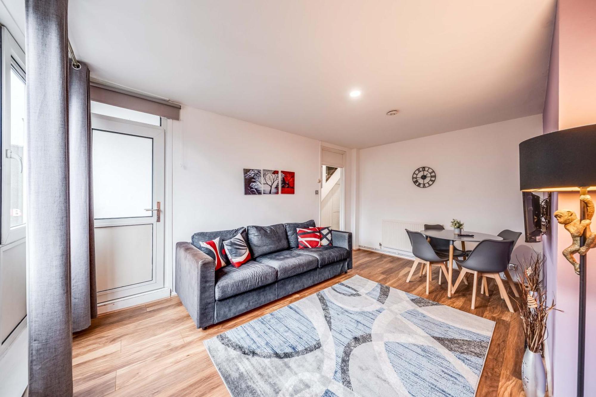 Apartment Leo's Place In Mile End 2 Double Beds, 1 Bunk Bed, Max 6, Spacious, Ideal For Families London