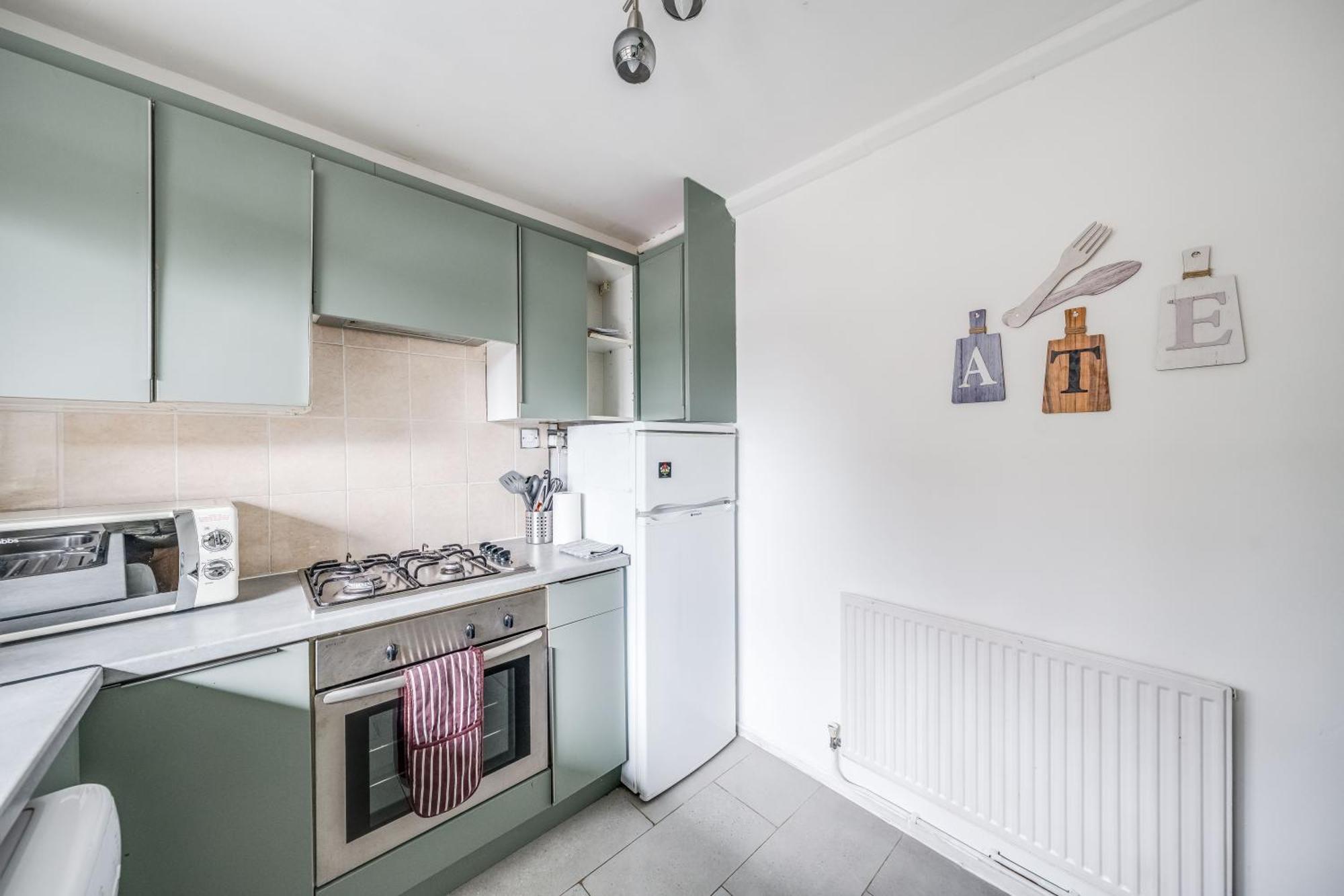 Leo's Place In Mile End 2 Double Beds, 1 Bunk Bed, Max 6, Spacious, Ideal For Families