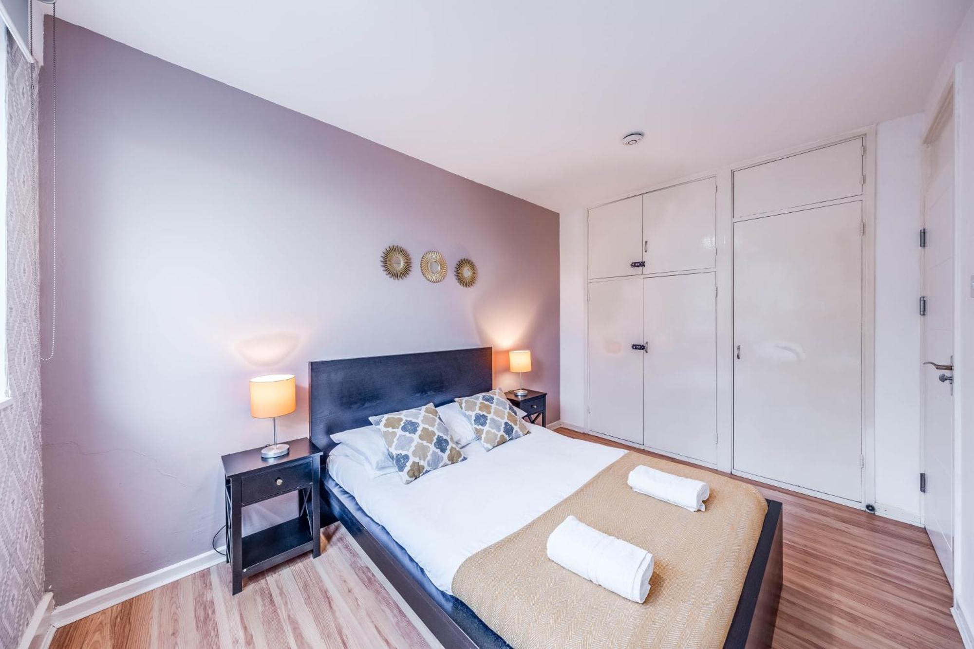 Leo's Place In Mile End 2 Double Beds, 1 Bunk Bed, Max 6, Spacious, Ideal For Families Apartment London