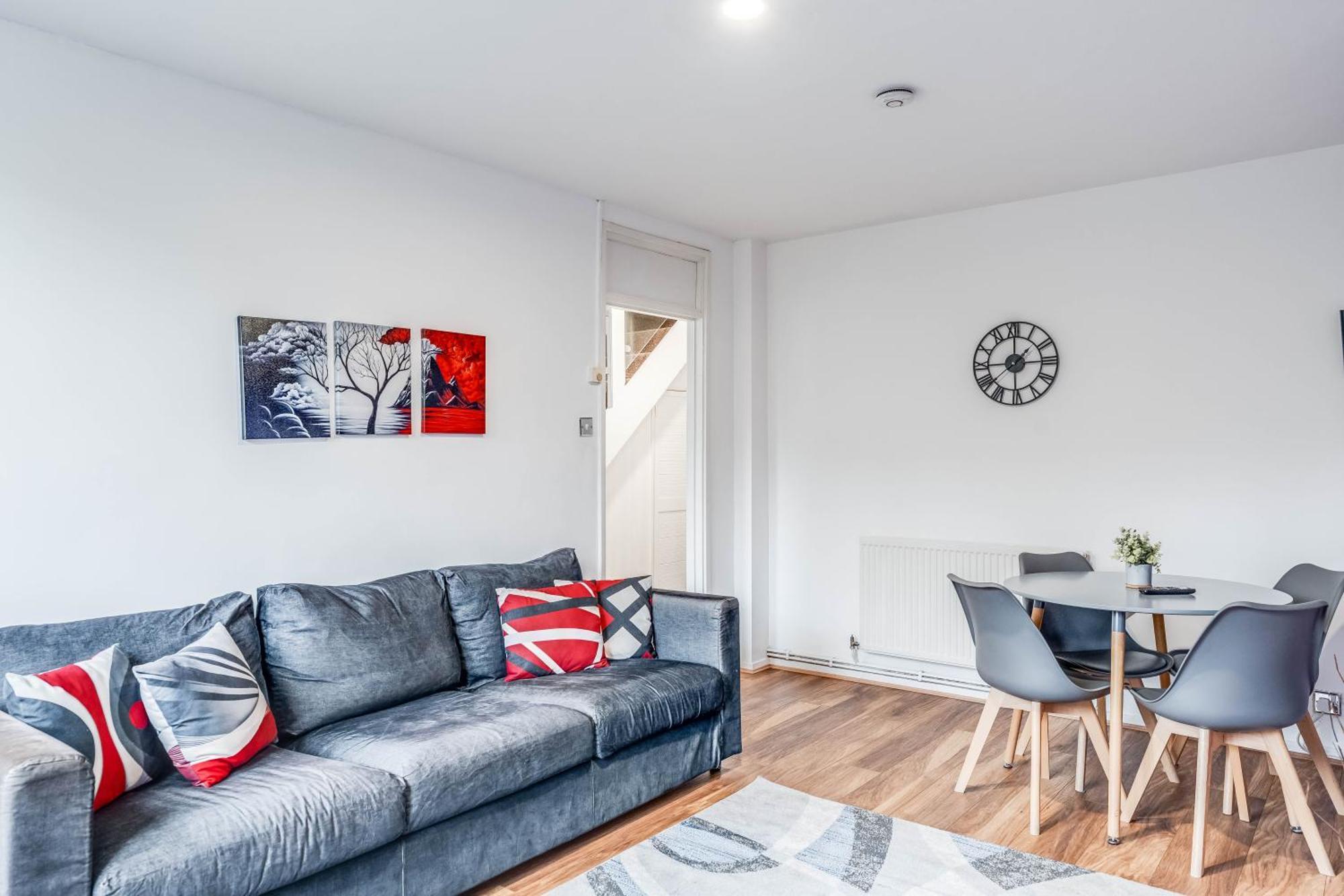 Leo's Place In Mile End 2 Double Beds, 1 Bunk Bed, Max 6, Spacious, Ideal For Families