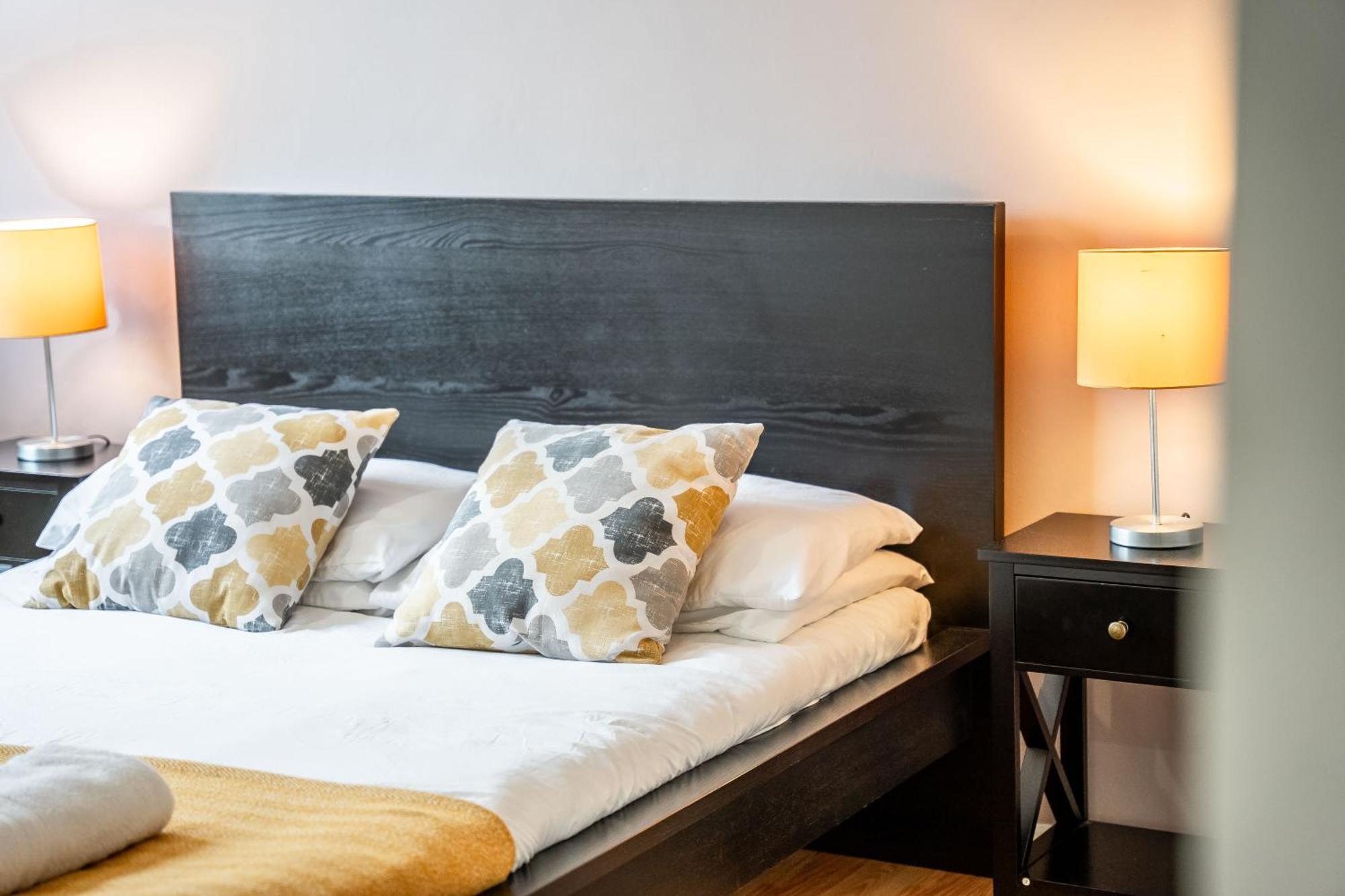 Leo's Place In Mile End 2 Double Beds, 1 Bunk Bed, Max 6, Spacious, Ideal For Families Apartment *