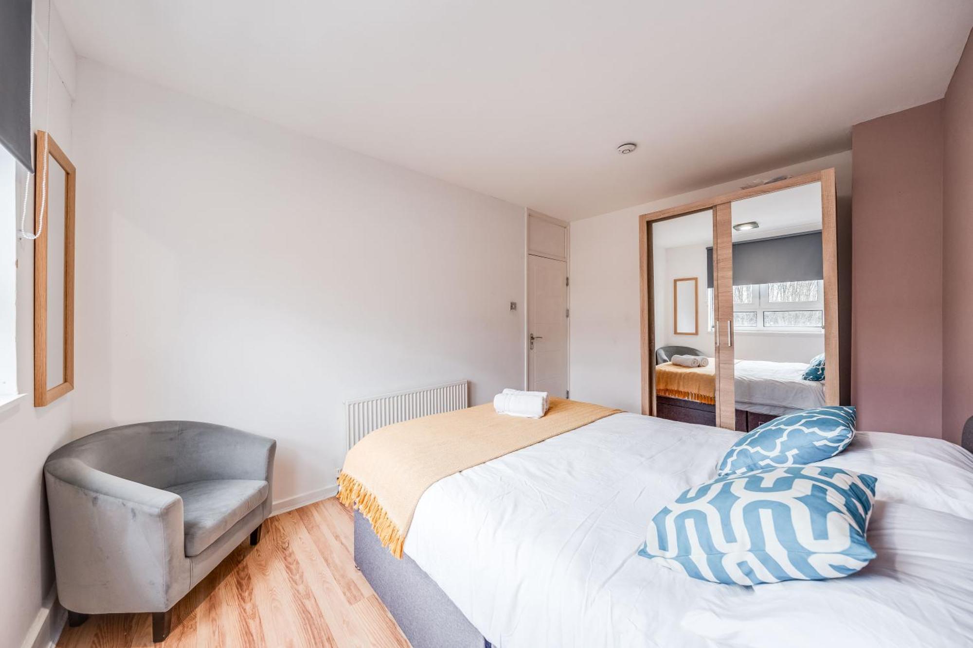 Apartment Leo's Place In Mile End 2 Double Beds, 1 Bunk Bed, Max 6, Spacious, Ideal For Families *