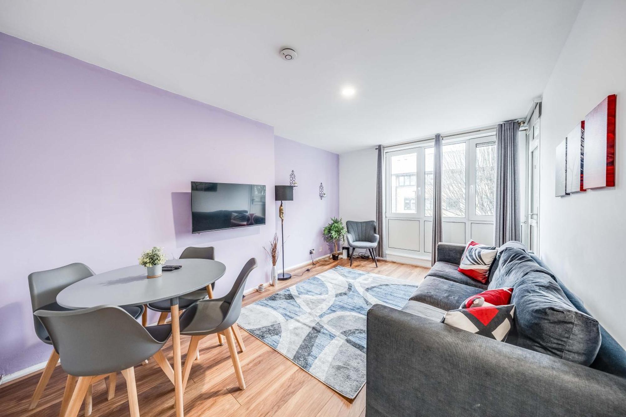 Leo's Place In Mile End 2 Double Beds, 1 Bunk Bed, Max 6, Spacious, Ideal For Families *