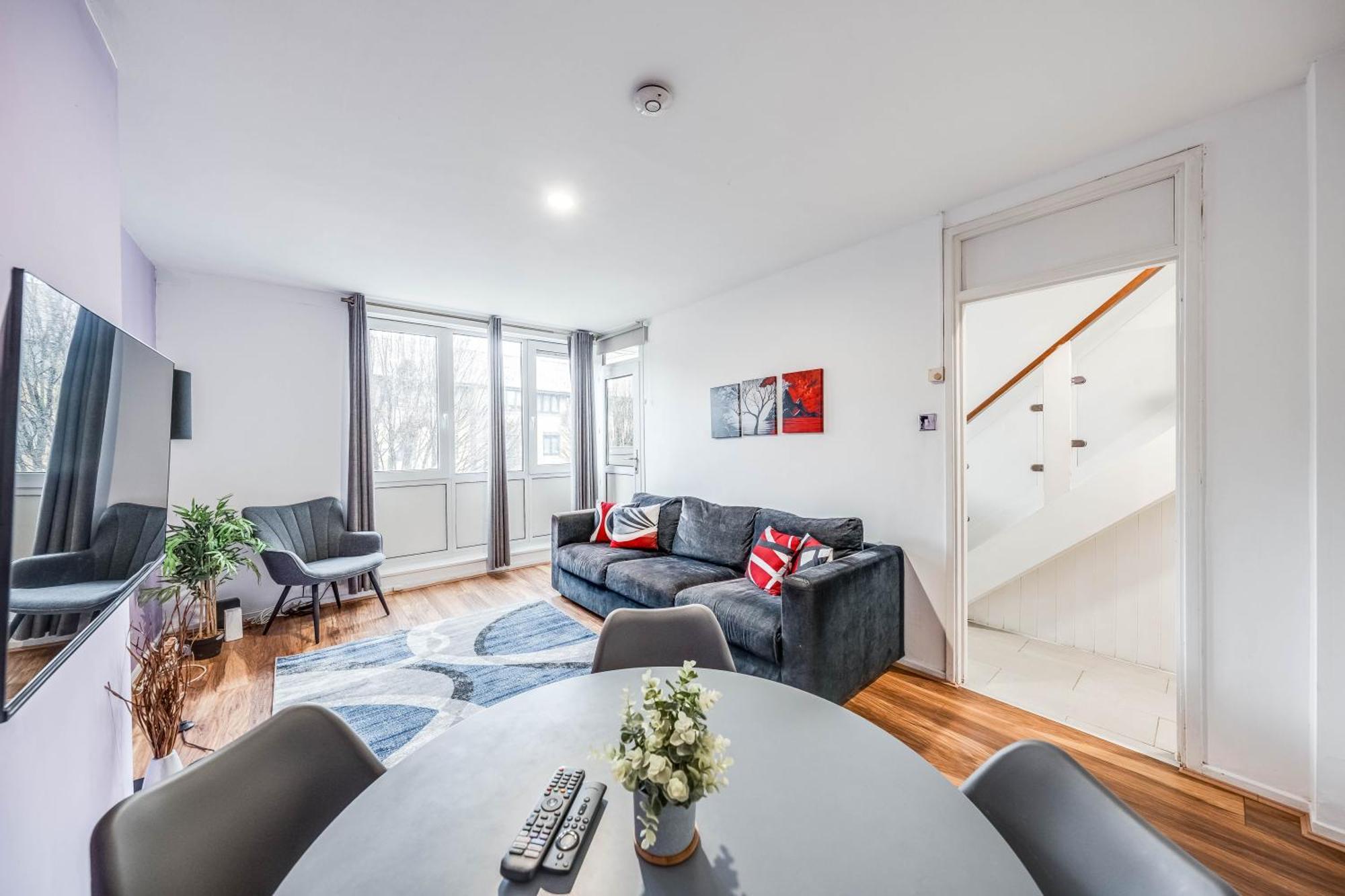 Leo's Place In Mile End 2 Double Beds, 1 Bunk Bed, Max 6, Spacious, Ideal For Families Apartment *