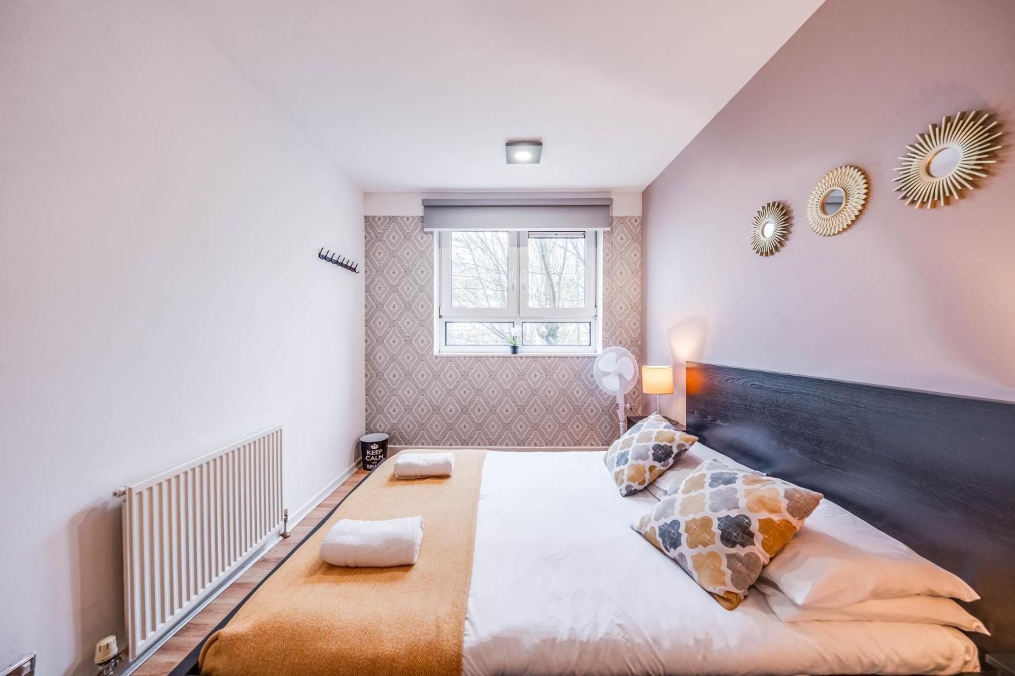 Leo's Place In Mile End 2 Double Beds, 1 Bunk Bed, Max 6, Spacious, Ideal For Families London
