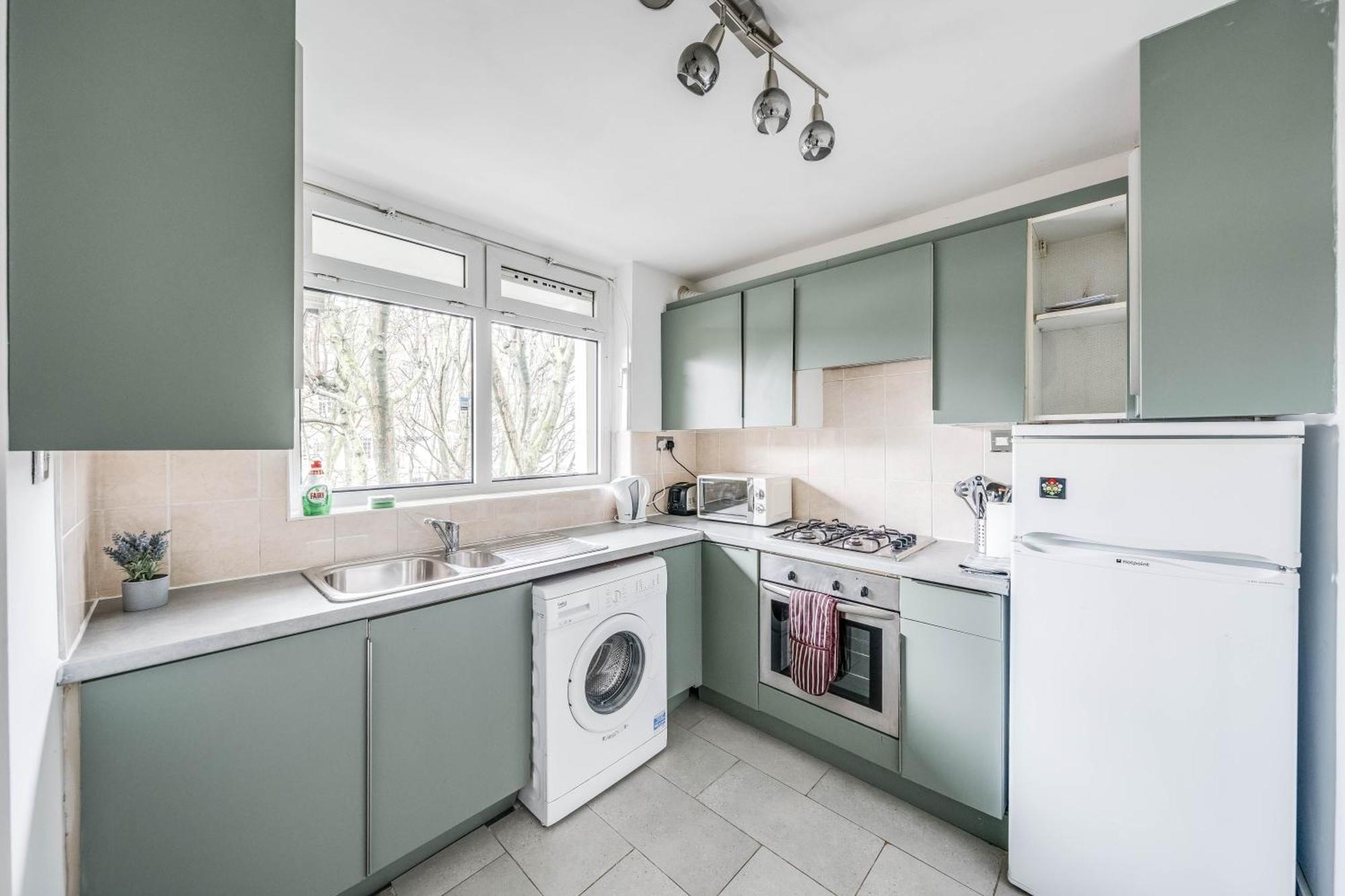 Apartment Leo's Place In Mile End 2 Double Beds, 1 Bunk Bed, Max 6, Spacious, Ideal For Families