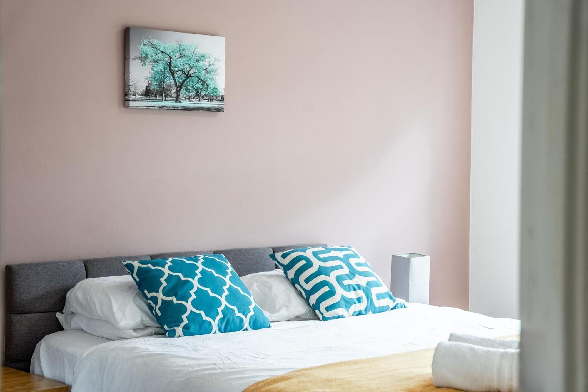Leo's Place In Mile End 2 Double Beds, 1 Bunk Bed, Max 6, Spacious, Ideal For Families