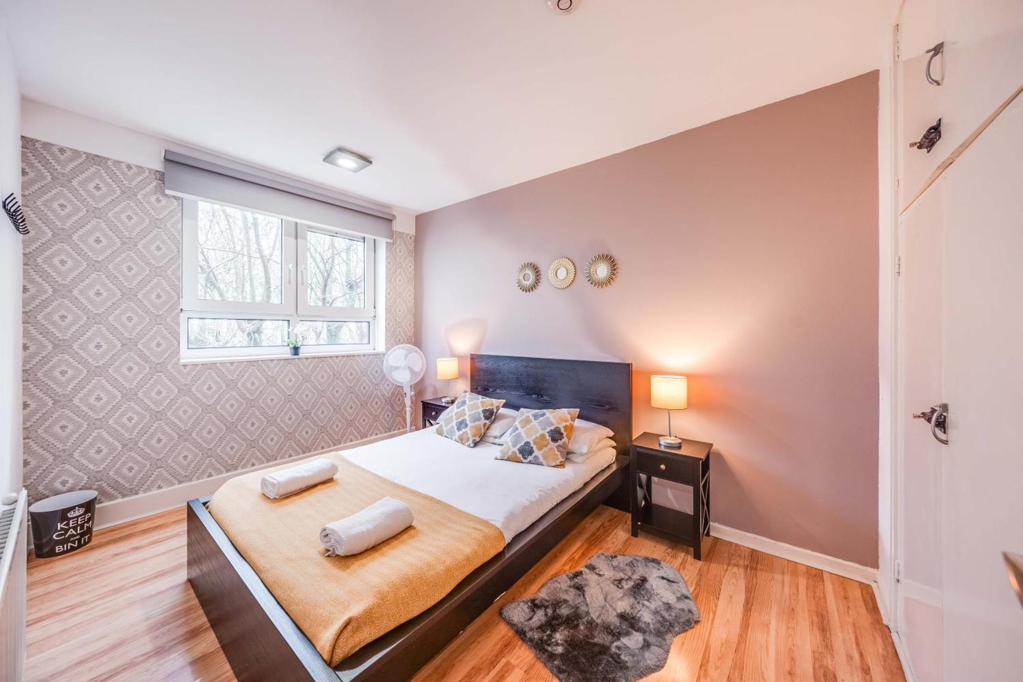 Apartment Leo's Place In Mile End 2 Double Beds, 1 Bunk Bed, Max 6, Spacious, Ideal For Families *
