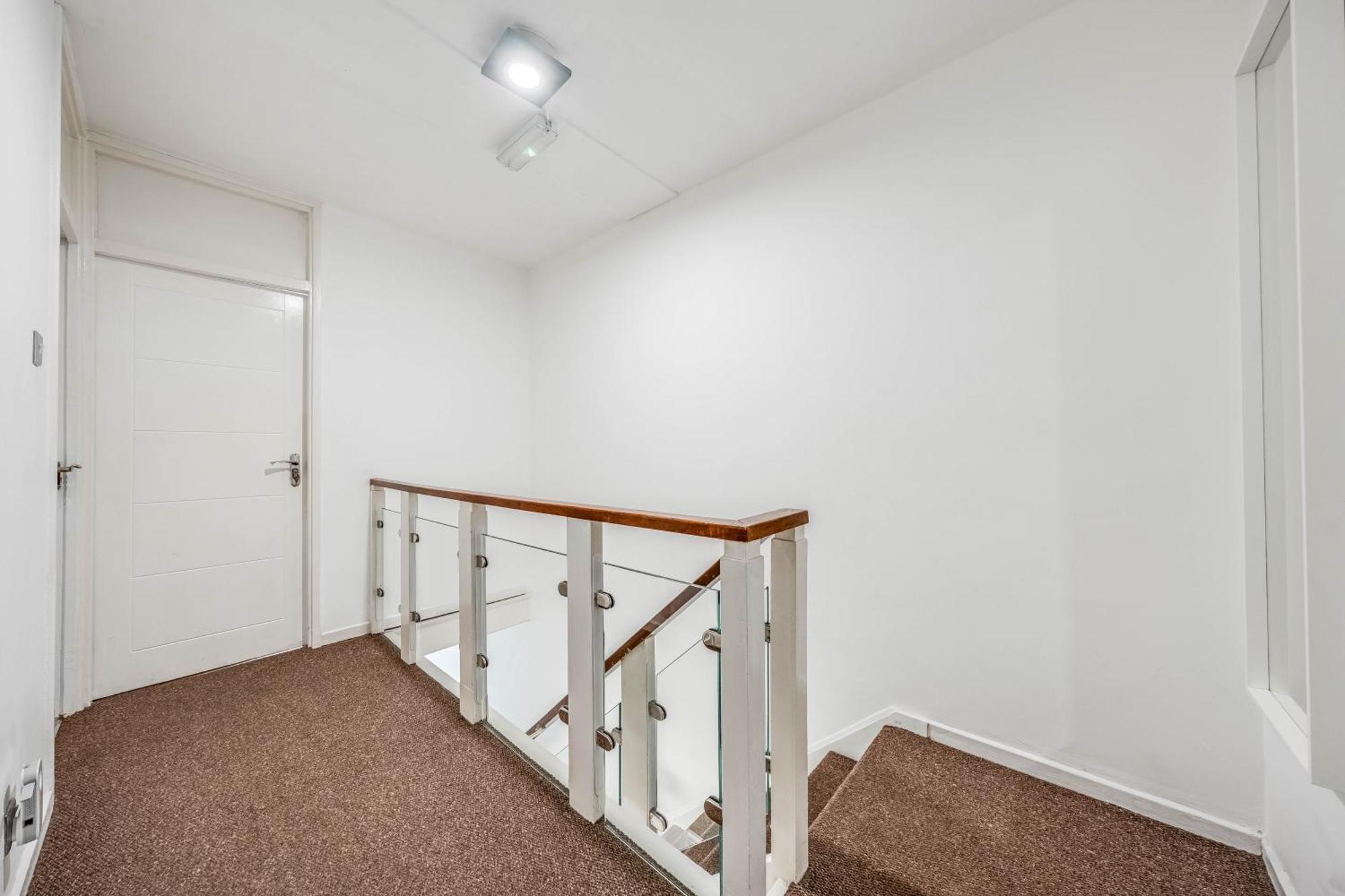 Leo's Place In Mile End 2 Double Beds, 1 Bunk Bed, Max 6, Spacious, Ideal For Families Apartment London