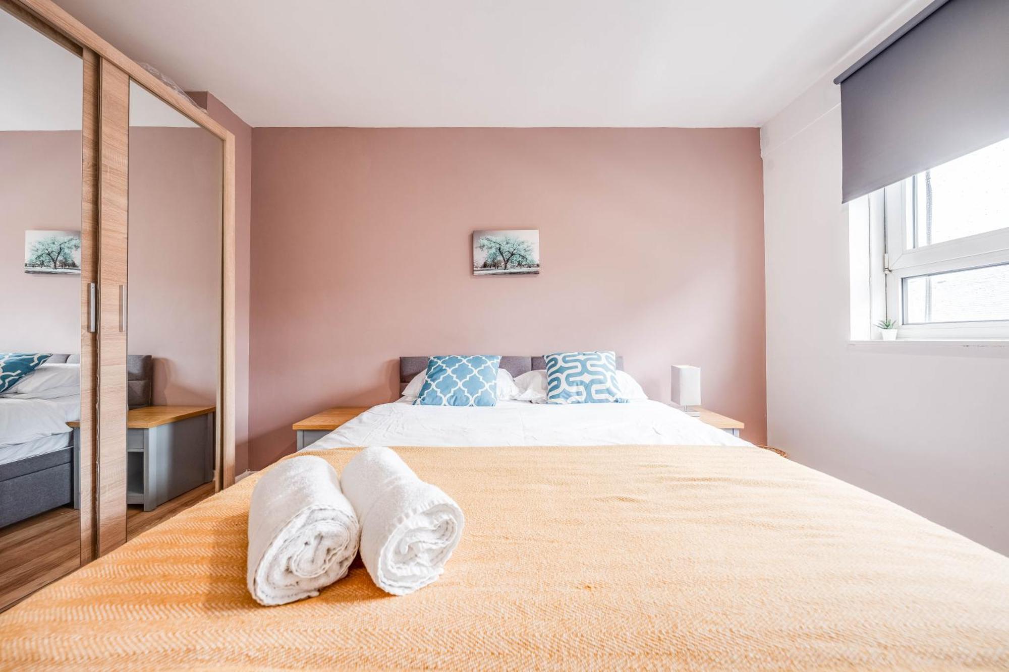 Apartment Leo's Place In Mile End 2 Double Beds, 1 Bunk Bed, Max 6, Spacious, Ideal For Families London