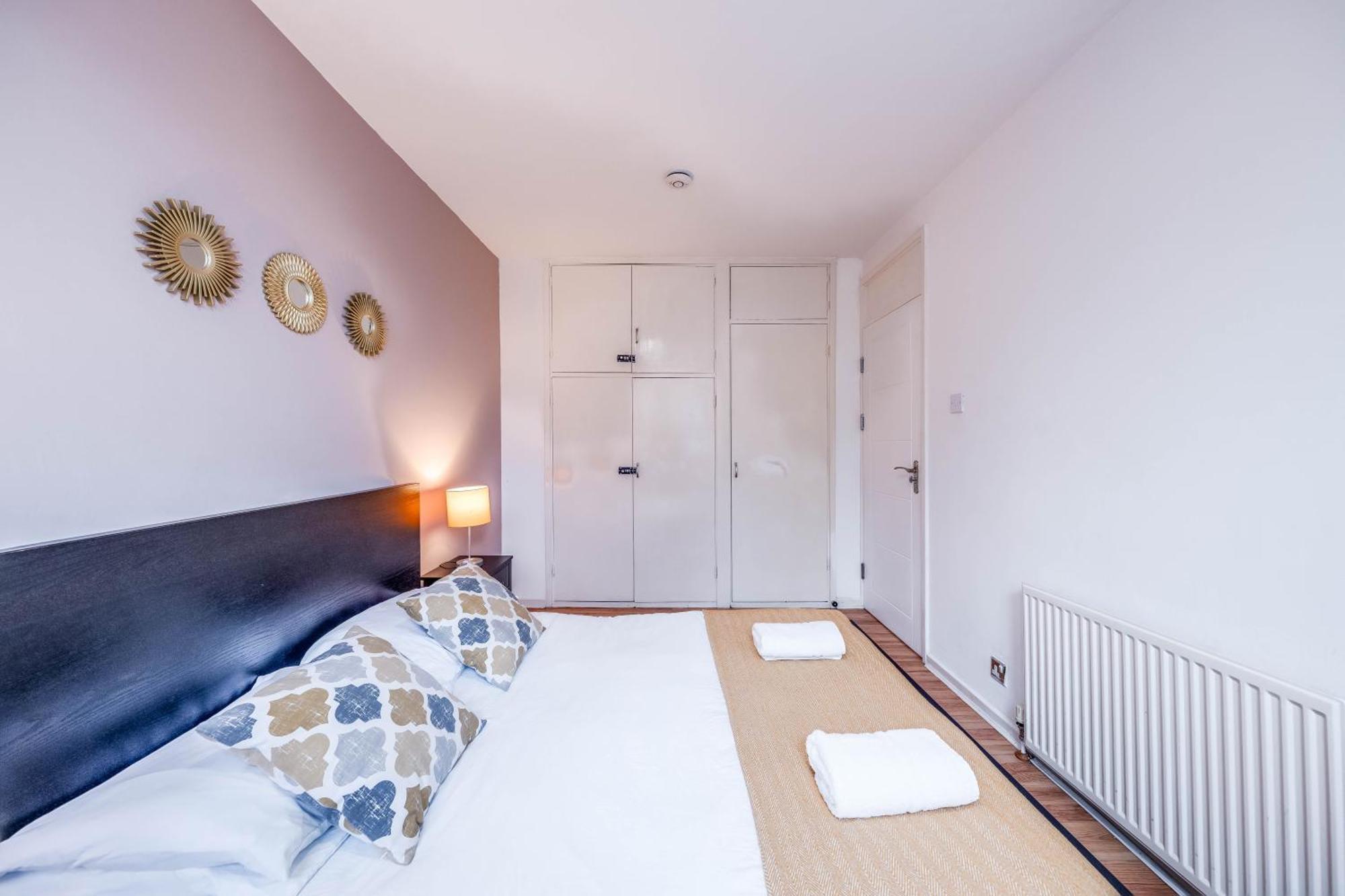 Leo's Place In Mile End 2 Double Beds, 1 Bunk Bed, Max 6, Spacious, Ideal For Families