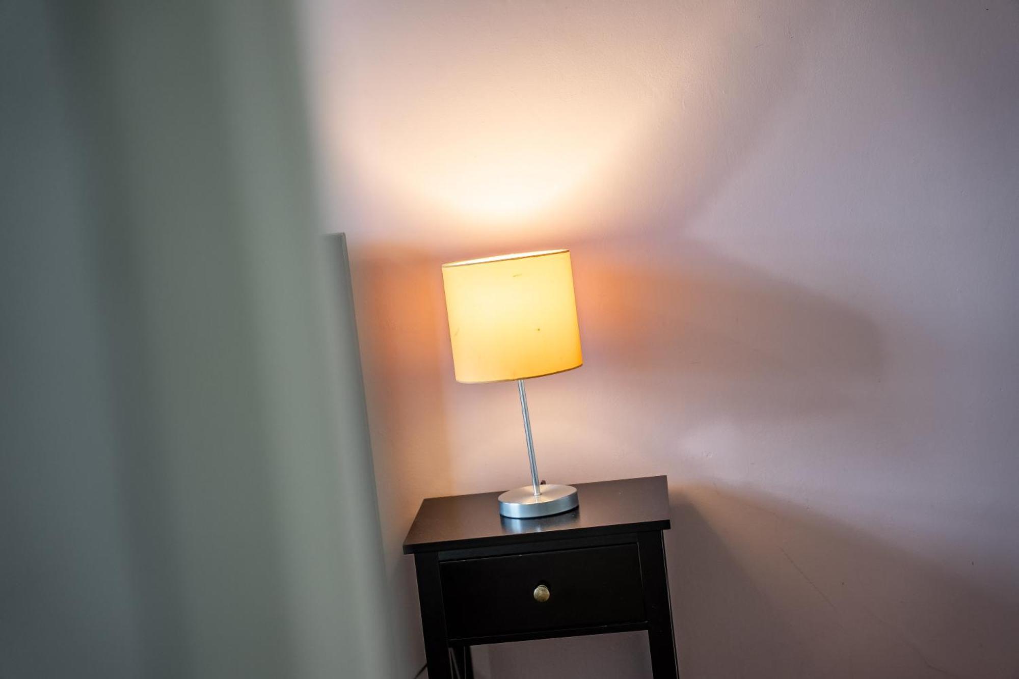 Leo's Place In Mile End 2 Double Beds, 1 Bunk Bed, Max 6, Spacious, Ideal For Families