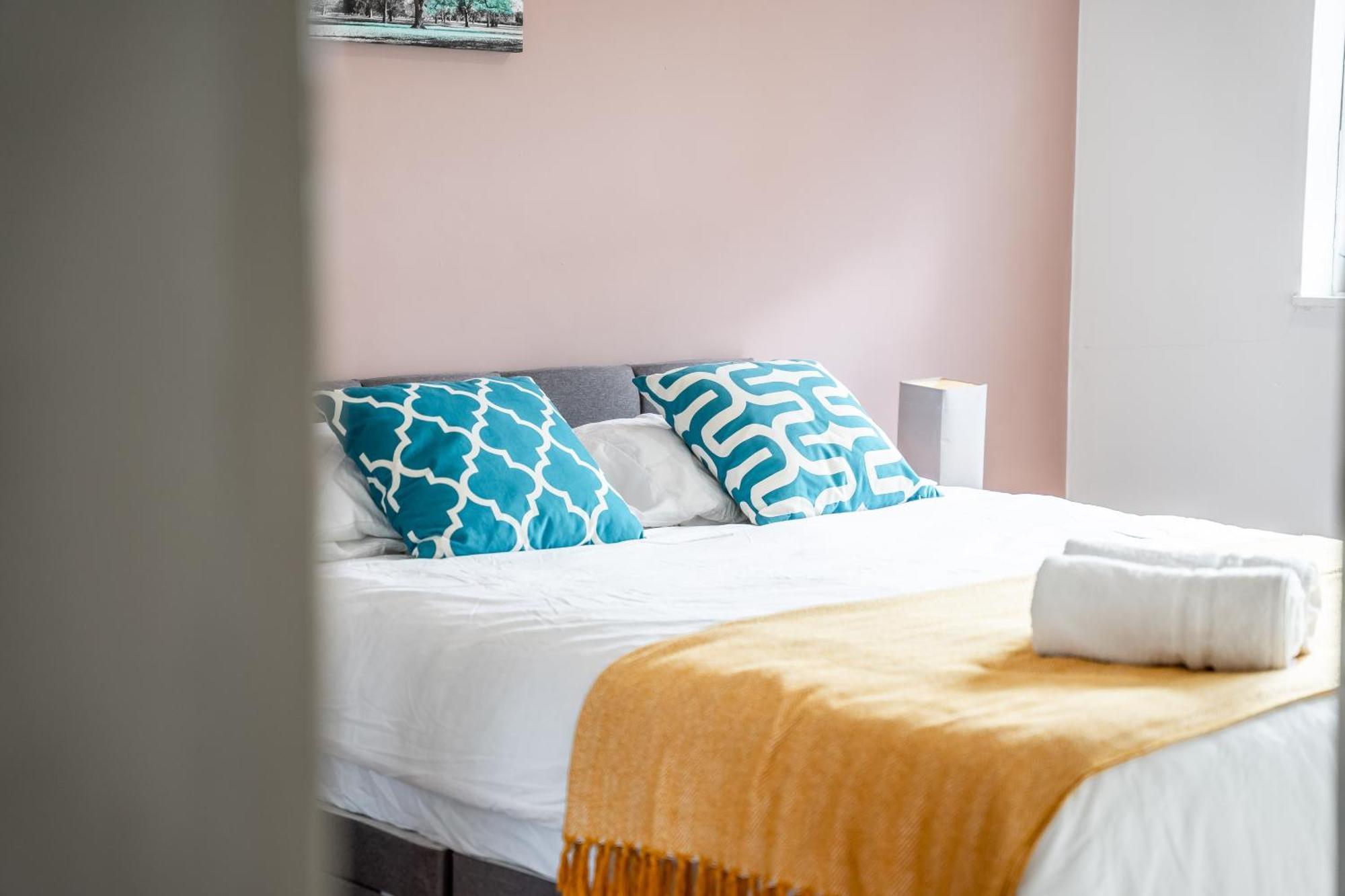 Leo's Place In Mile End 2 Double Beds, 1 Bunk Bed, Max 6, Spacious, Ideal For Families Apartment London