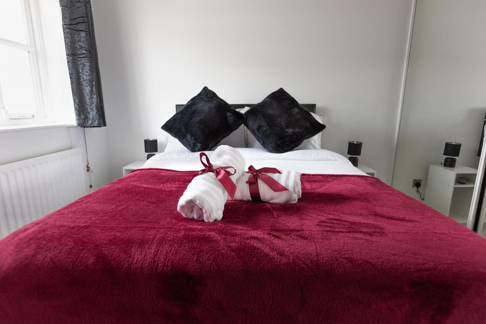 2-bed - Long Apartment *