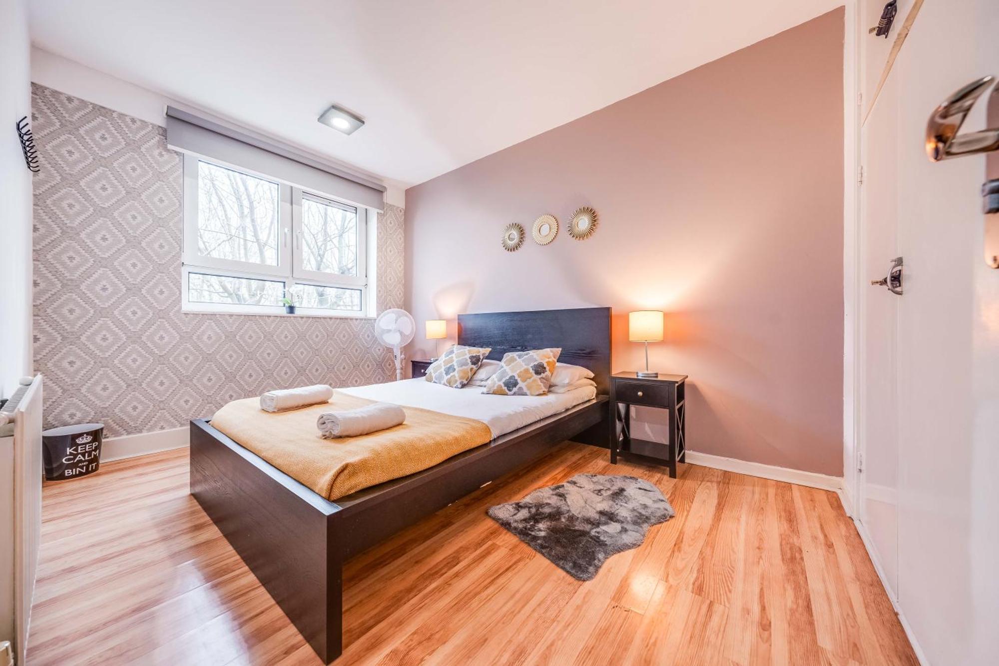 Leo's Place In Mile End 2 Double Beds, 1 Bunk Bed, Max 6, Spacious, Ideal For Families *