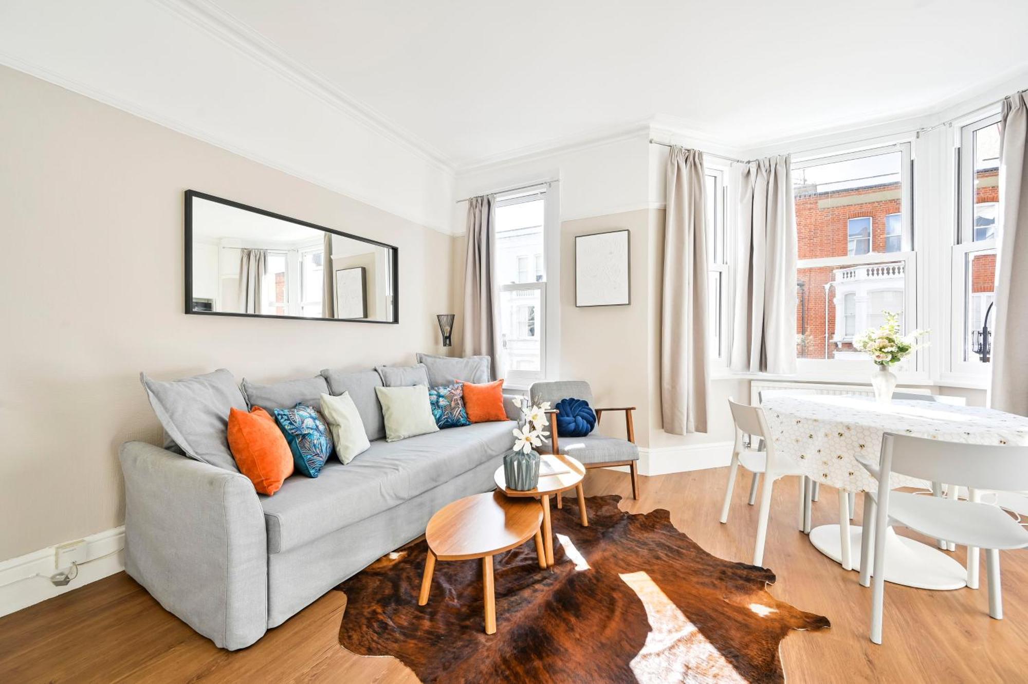 Newly Renovated 2-3 Bed Flat In Fulham By The Thames *