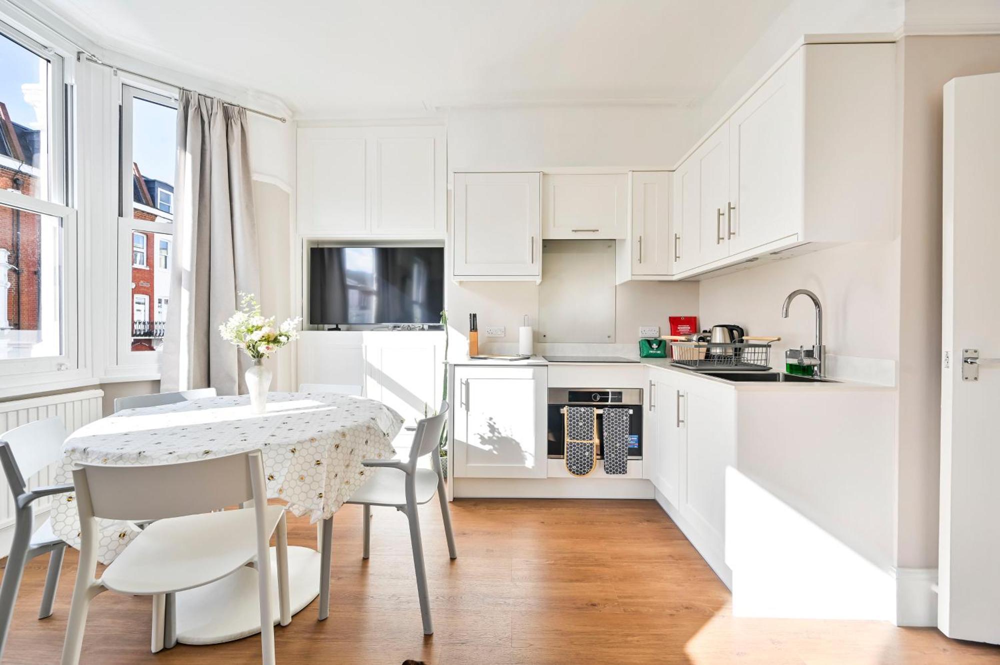 Apartment Newly Renovated 2-3 Bed Flat In Fulham By The Thames