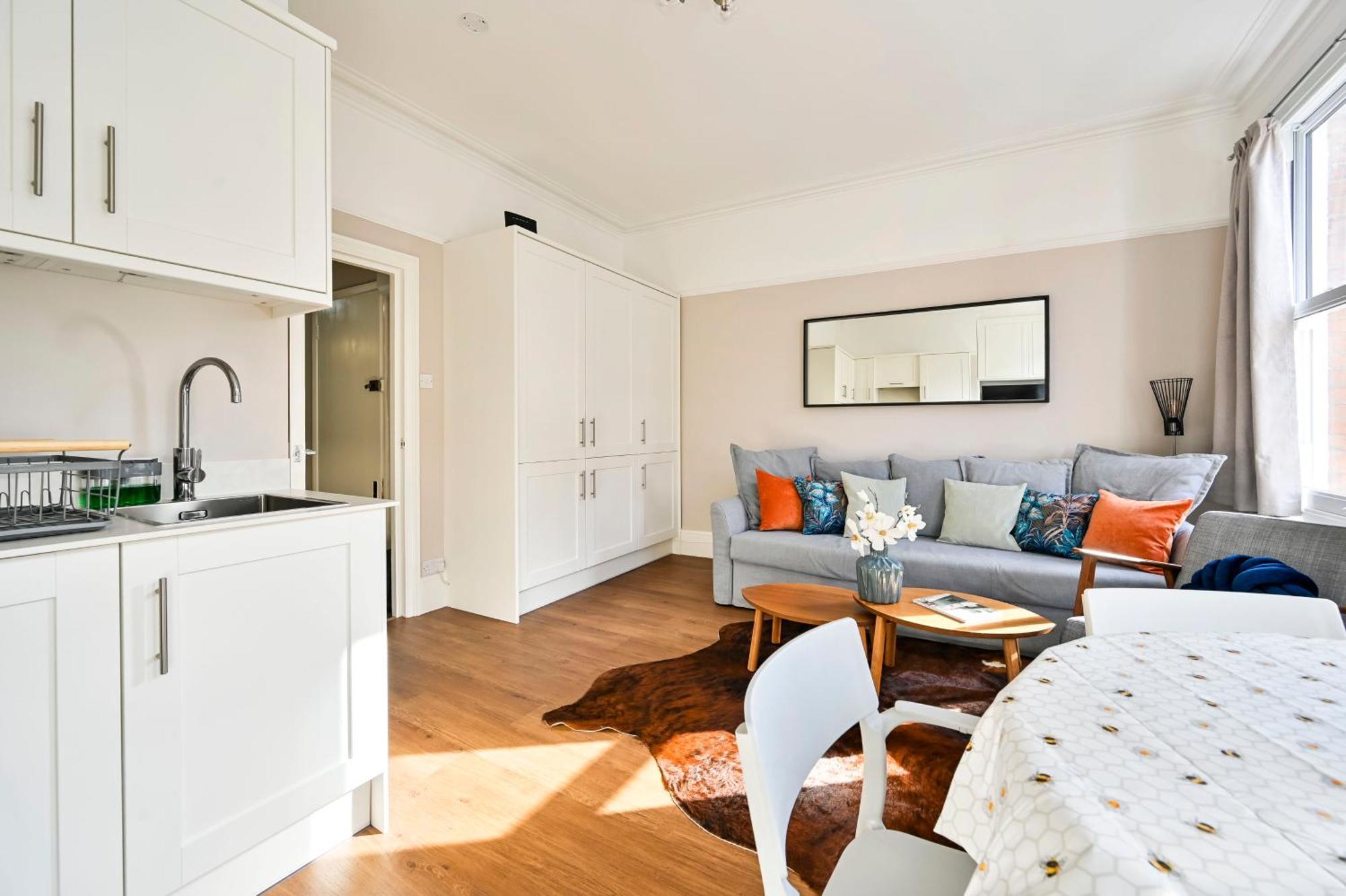 Newly Renovated 2-3 Bed Flat In Fulham By The Thames * London