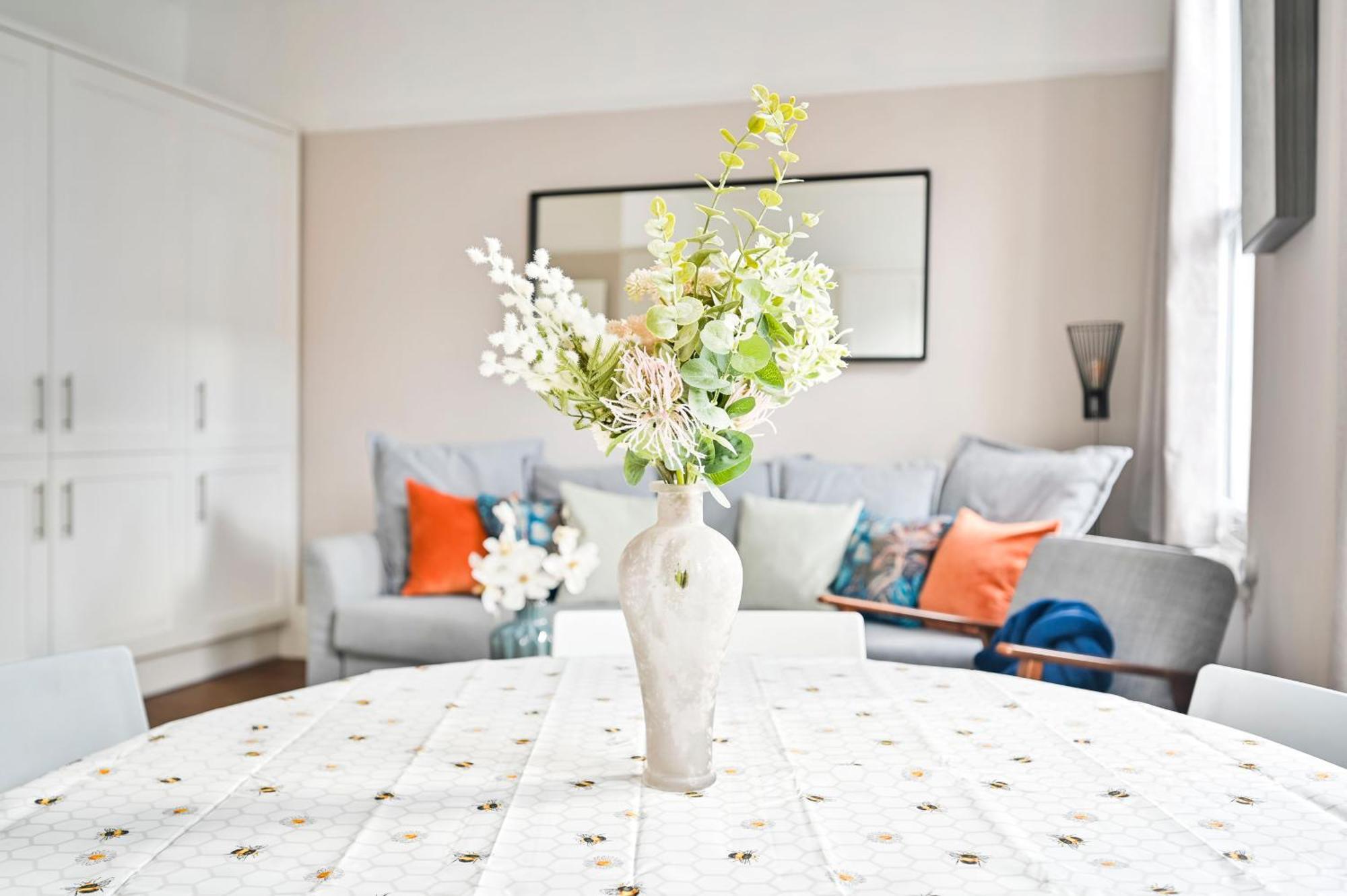 Apartment Newly Renovated 2-3 Bed Flat In Fulham By The Thames *