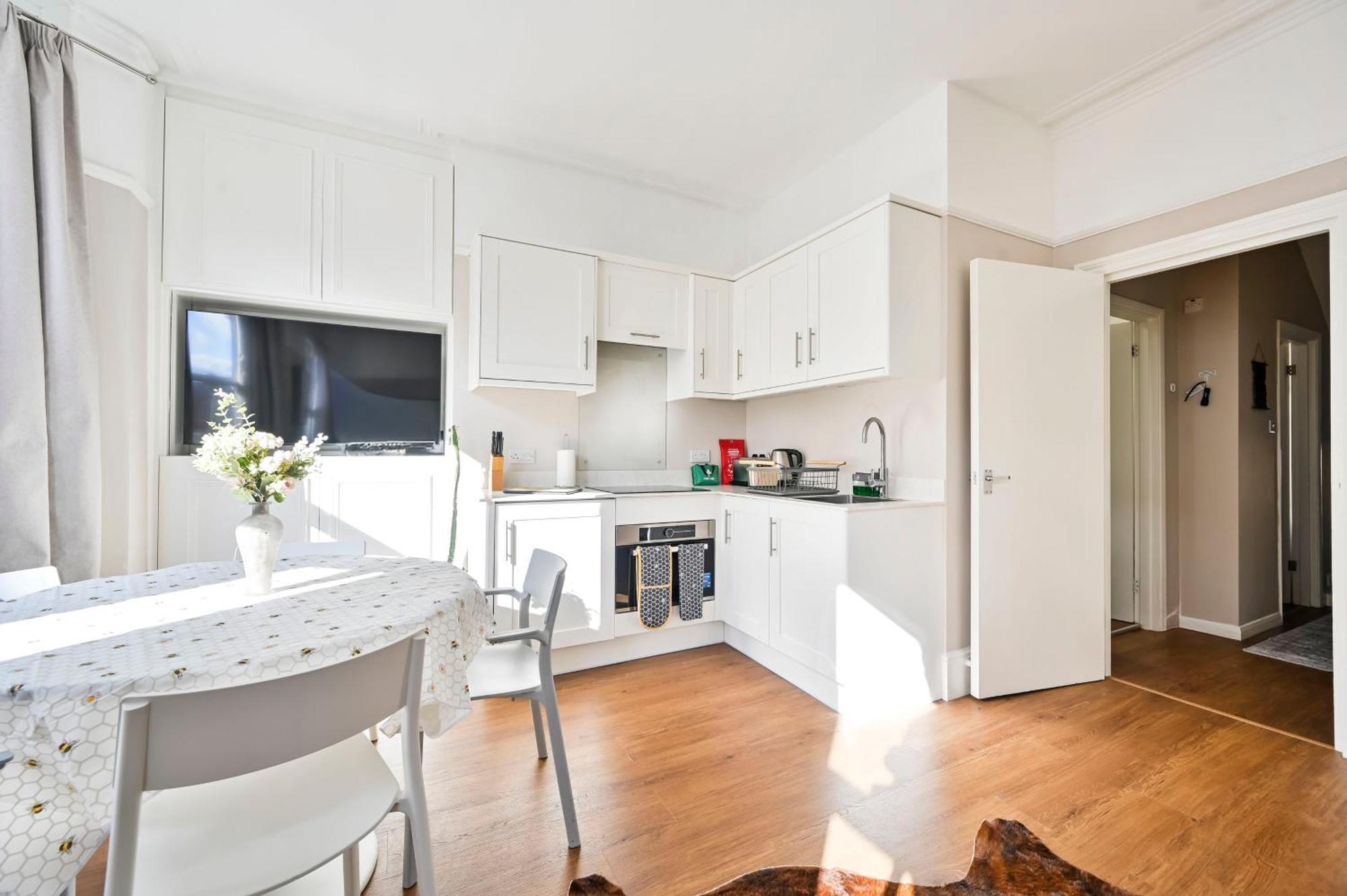 Newly Renovated 2-3 Bed Flat In Fulham By The Thames Apartment London