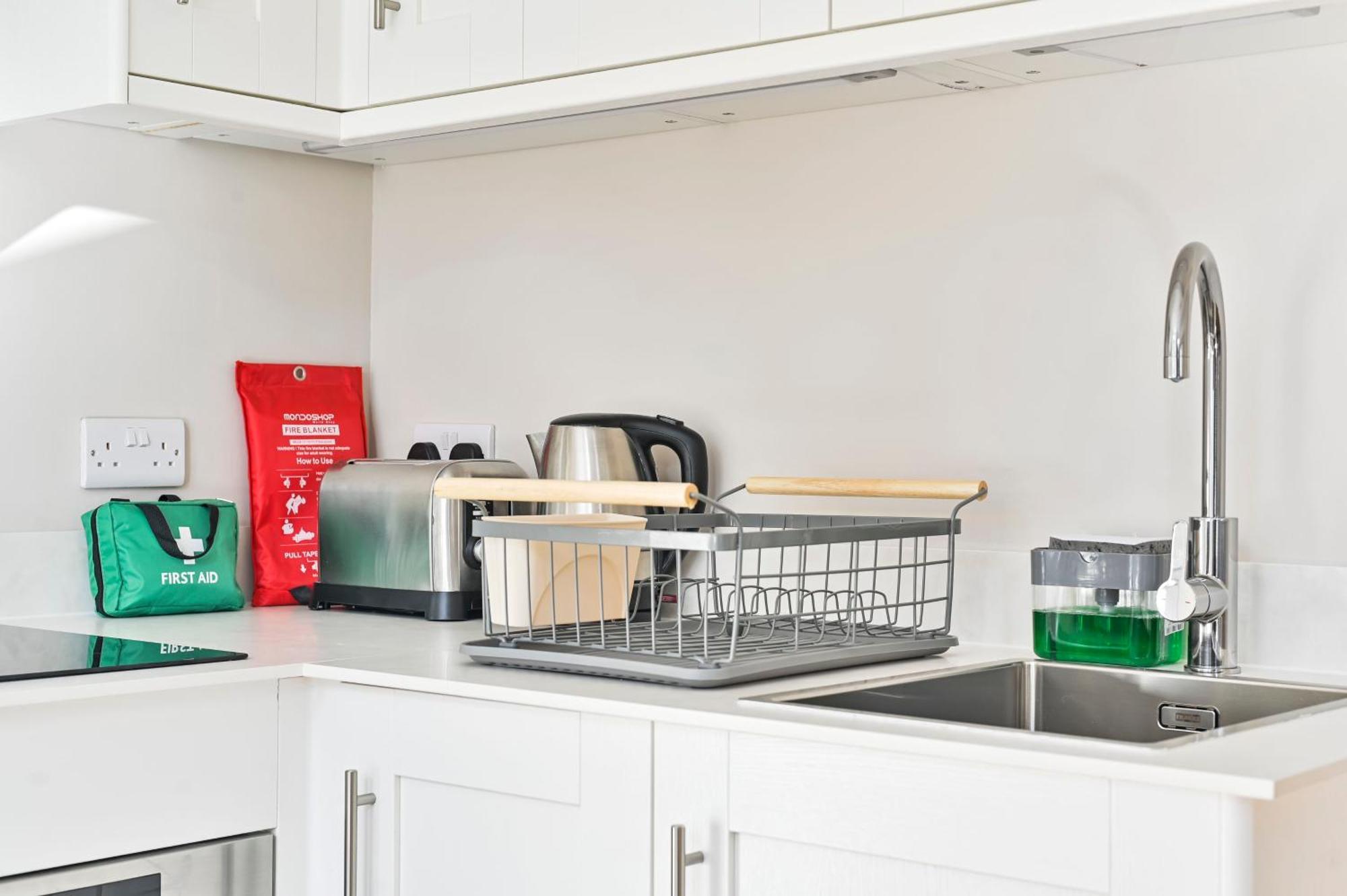 Newly Renovated 2-3 Bed Flat In Fulham By The Thames London