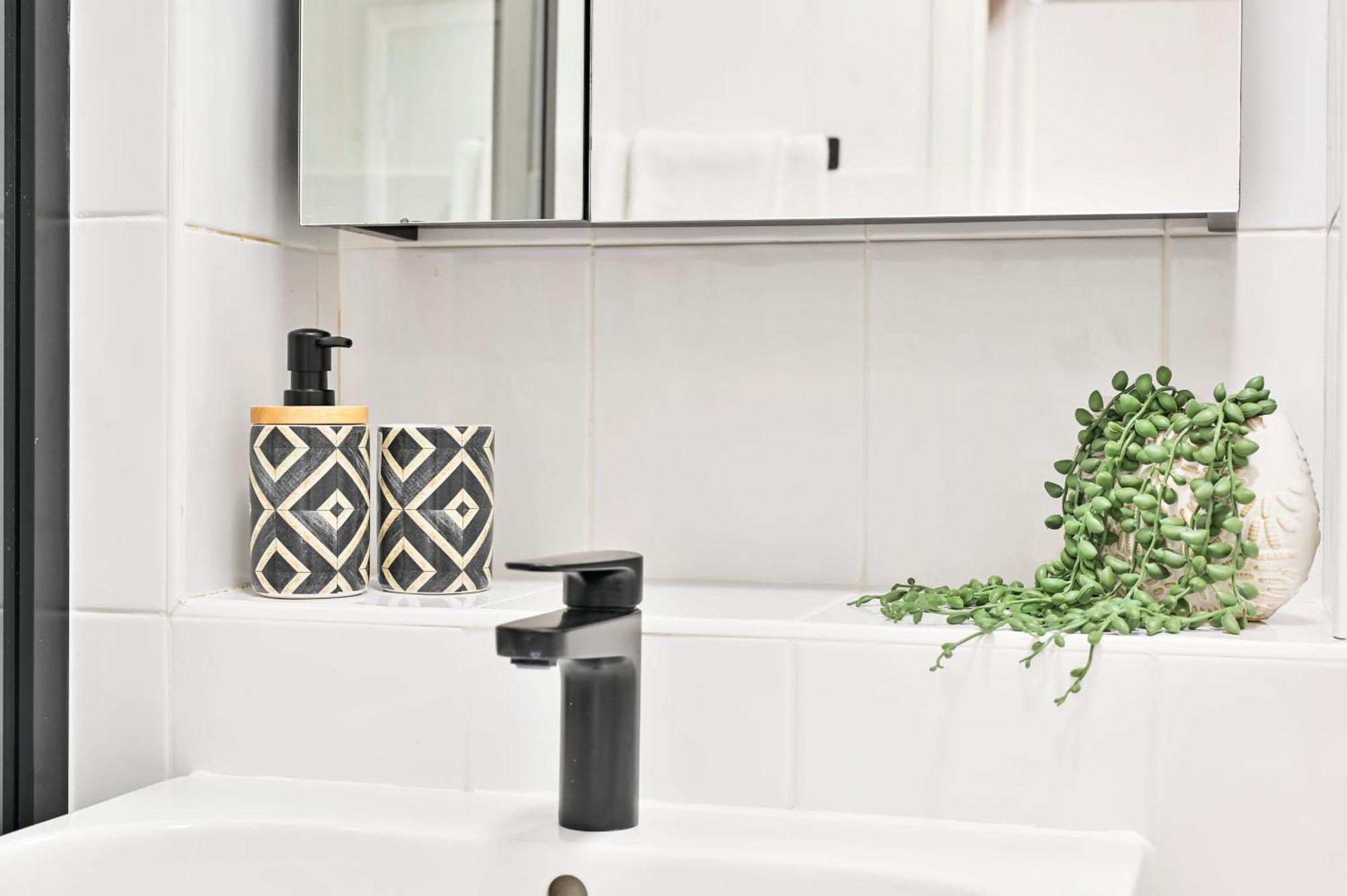 Newly Renovated 2-3 Bed Flat In Fulham By The Thames