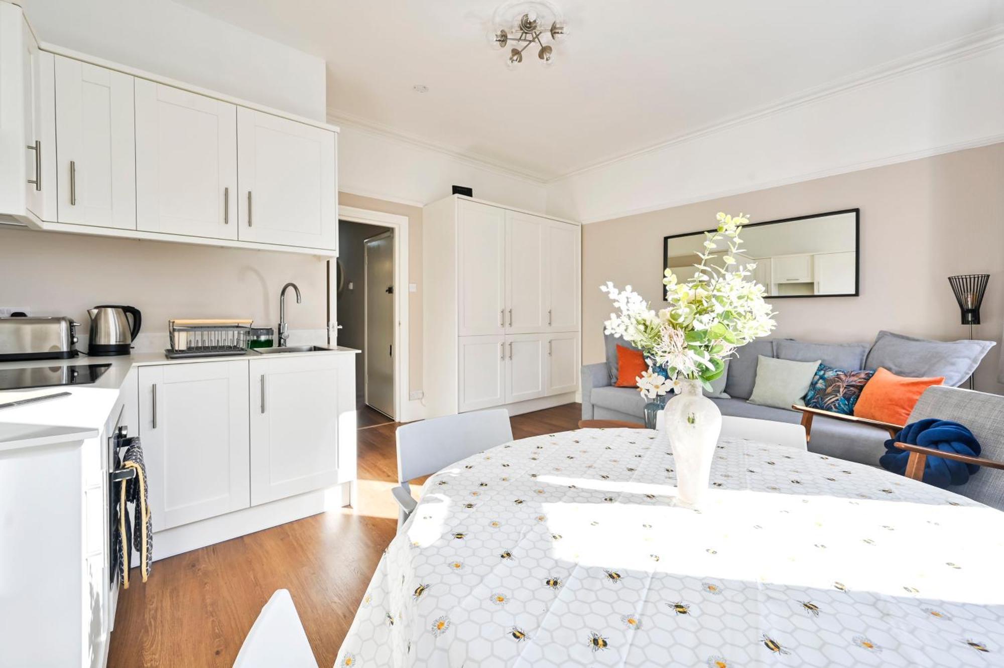 Newly Renovated 2-3 Bed Flat In Fulham By The Thames Apartment London
