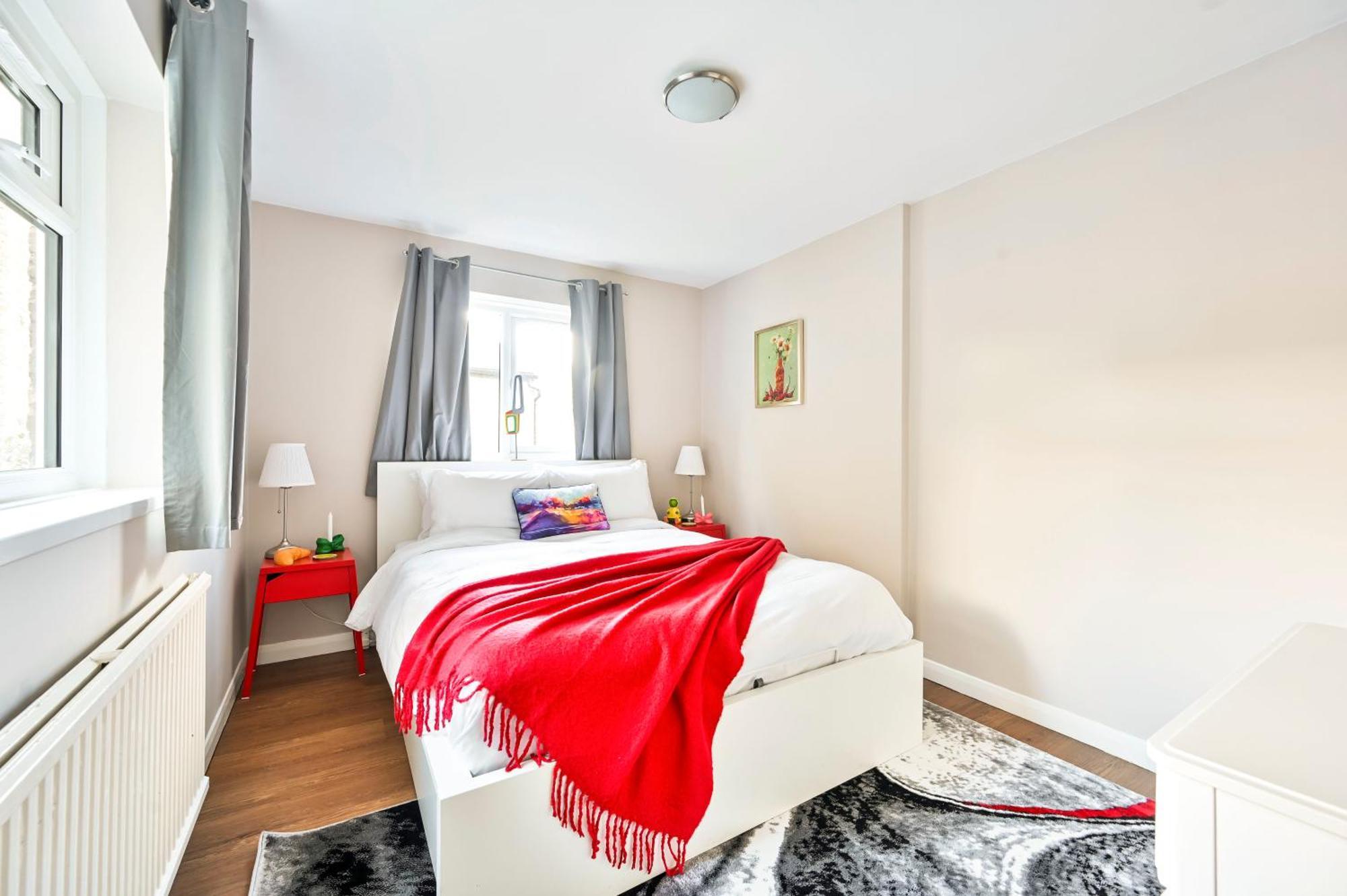 Newly Renovated 2-3 Bed Flat In Fulham By The Thames