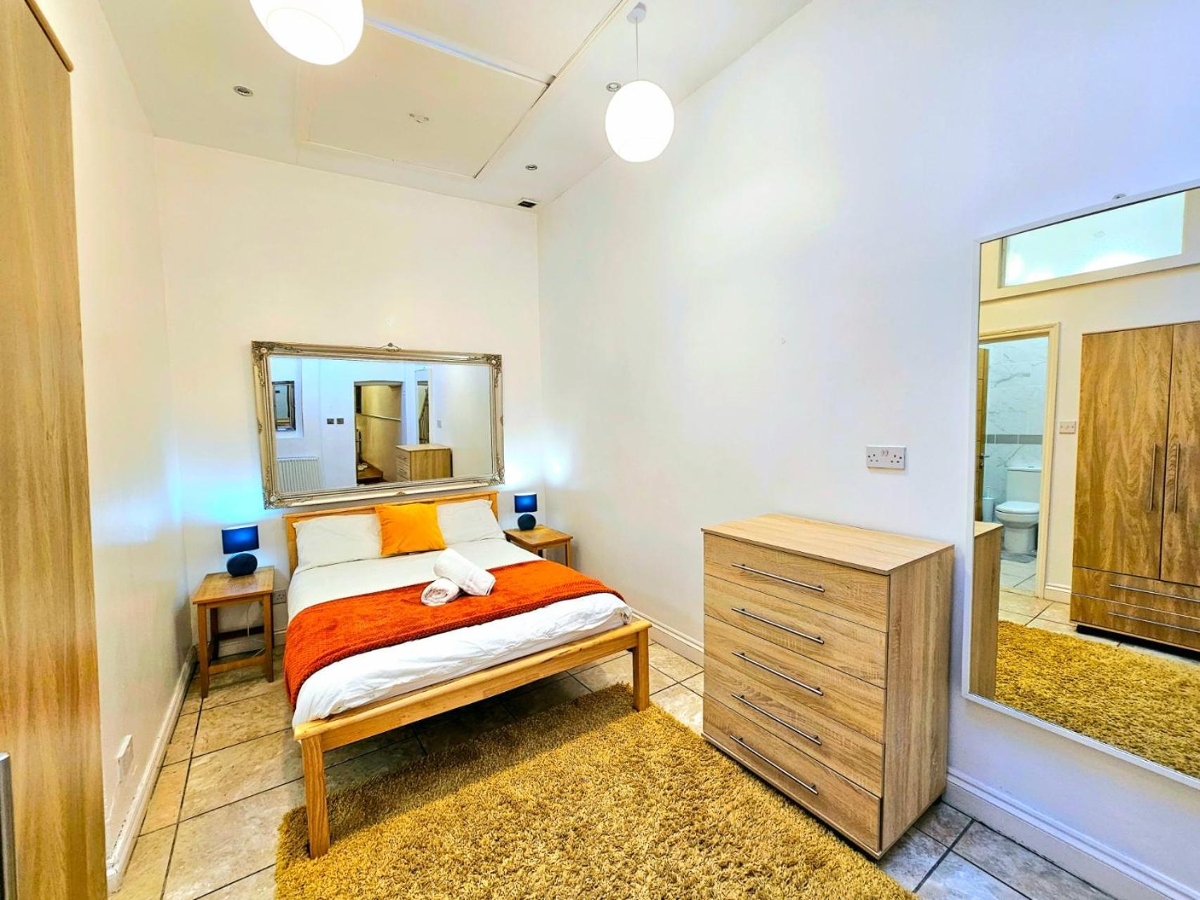 4 Bedroom, 3 Bathroom Private House In London, 3 Minutes Walk To Edgware Road Station *