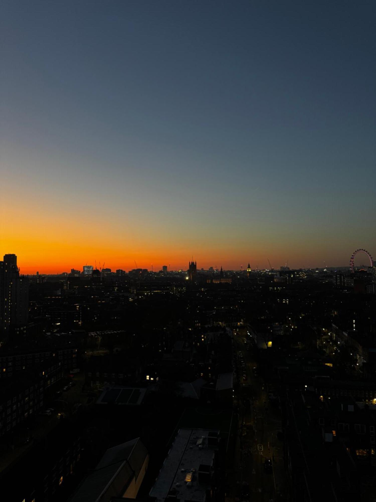 Spacious Two Bed With Glorious Views Of Prime * London