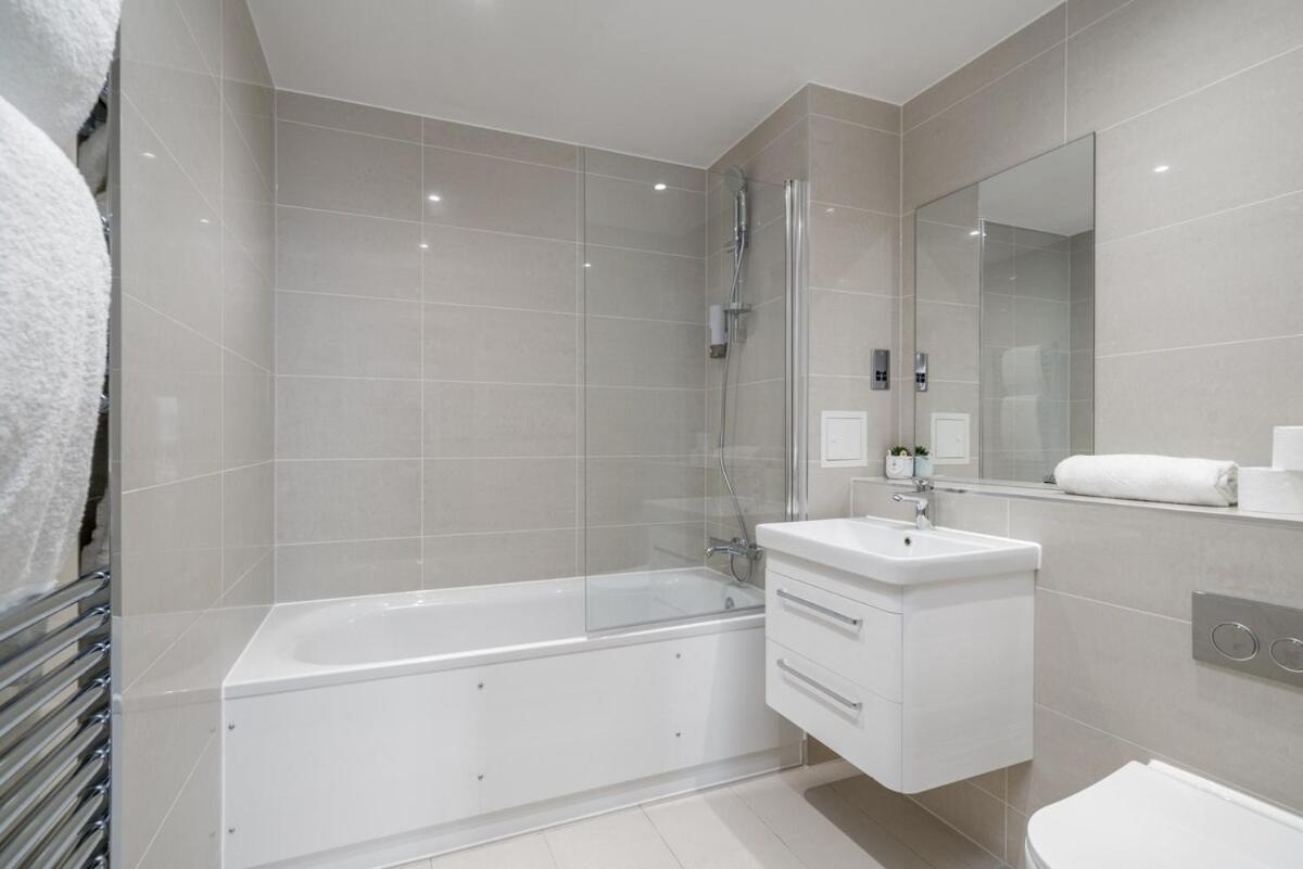 Exquisite 2bed With Parking Near 02 Arena Apartment