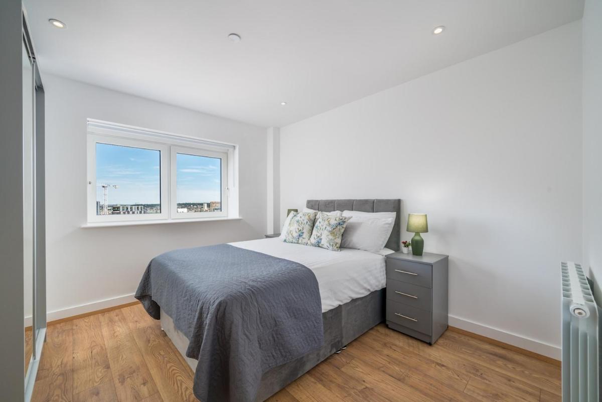 Apartment Exquisite 2bed With Parking Near 02 Arena