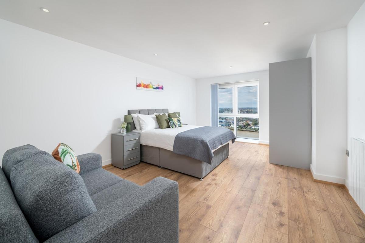 Exquisite 2bed With Parking Near 02 Arena Apartment *