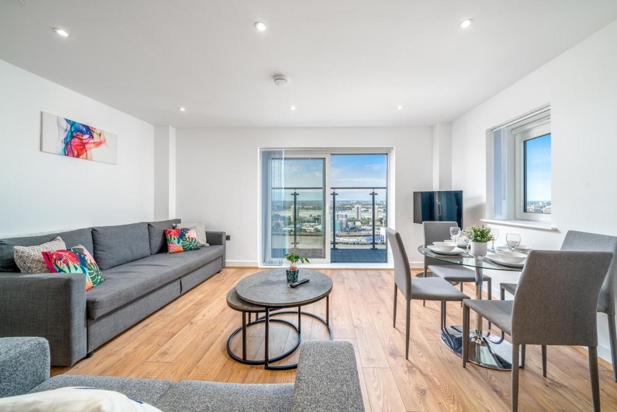 Exquisite 2bed With Parking Near 02 Arena * London