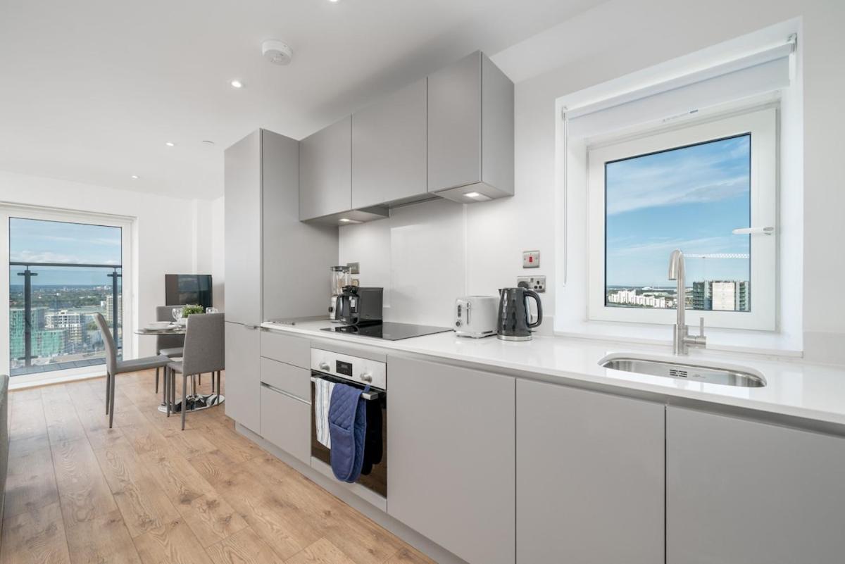 Apartment Exquisite 2bed With Parking Near 02 Arena