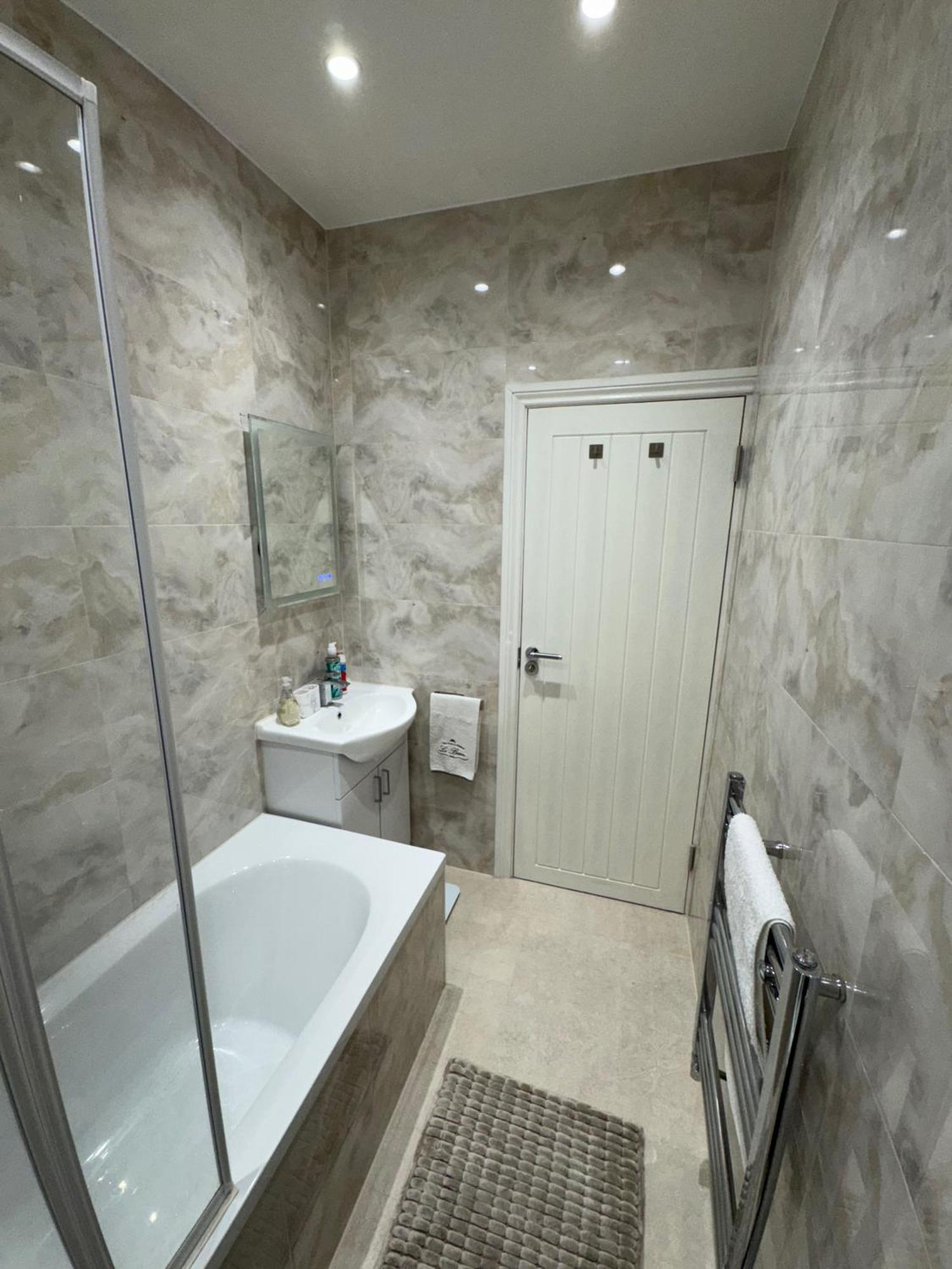 Cozy 2br-5guests-near Attractions-garden Apartment London