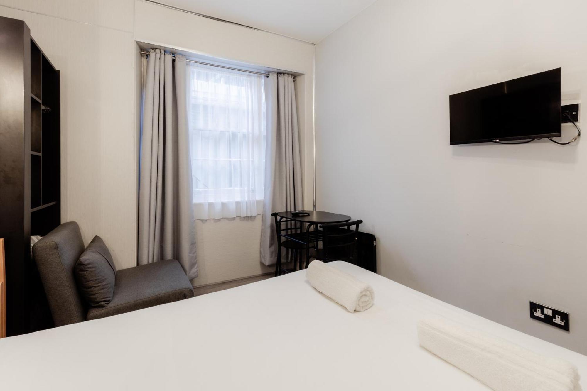 Inverness Terrace * London