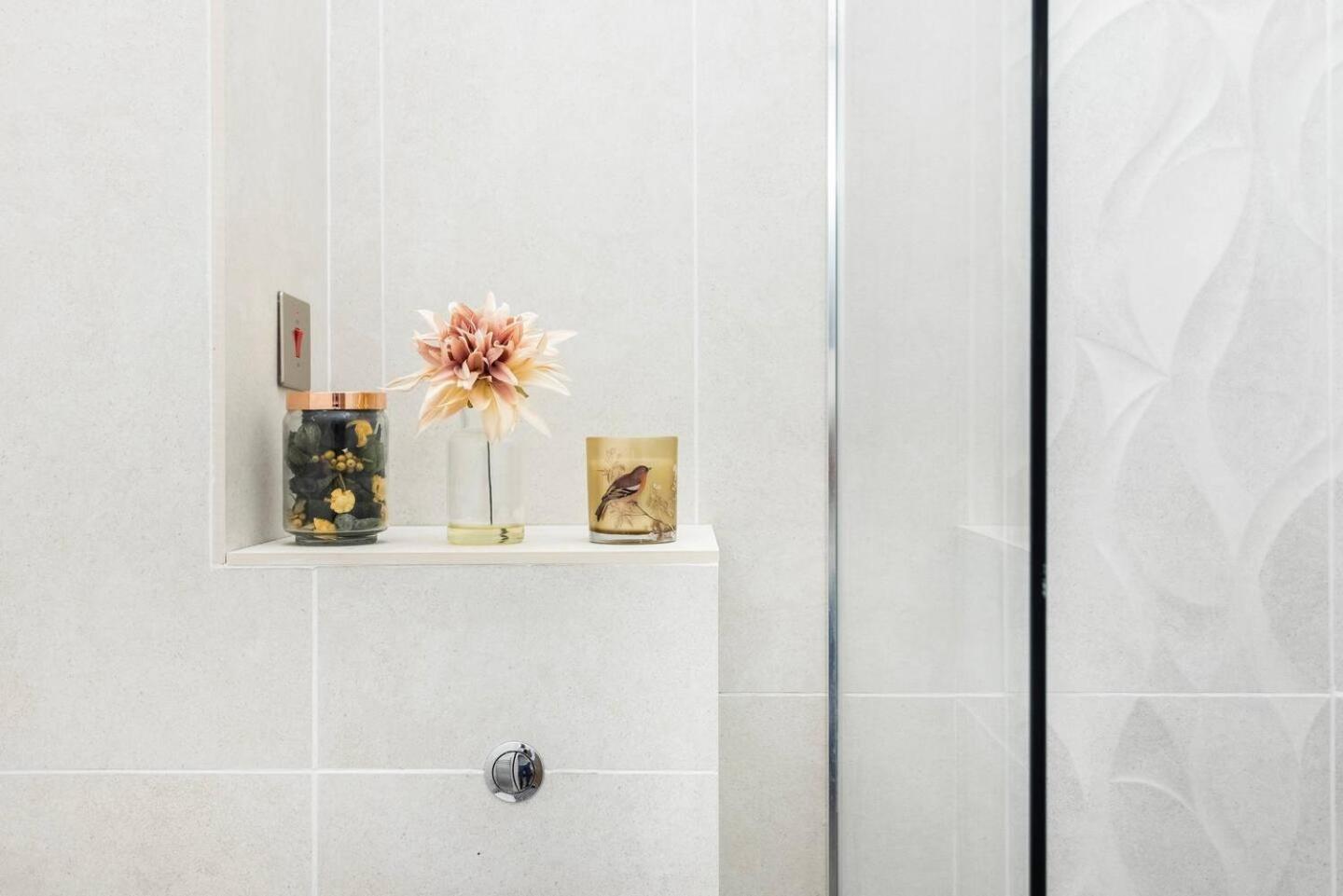 Lovely 1 Bedroom West Vakantiehuis