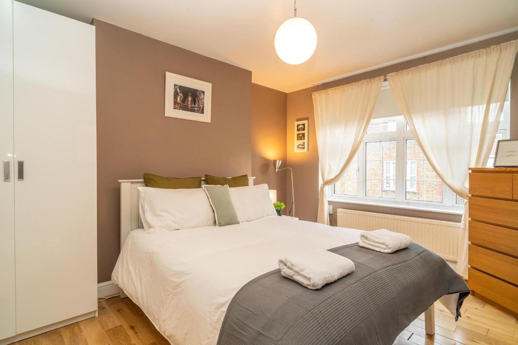 Location! 2 Bed/2bath - Pro Host Leilighet London