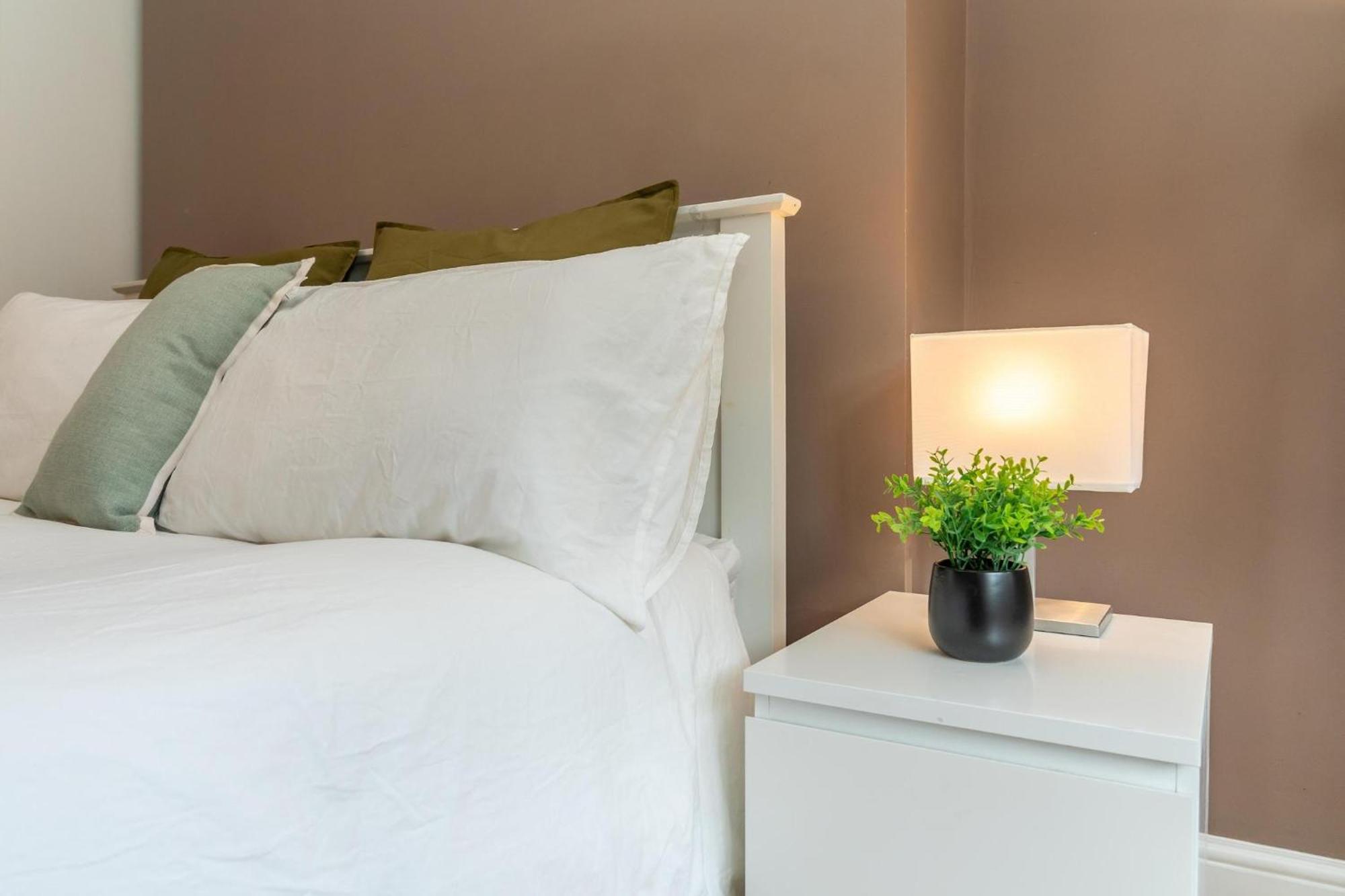 Location! 2 Bed/2bath - Pro Host Leilighet *