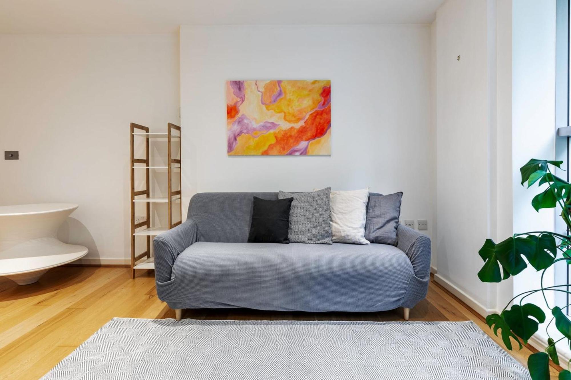 2-bed 2-bath In Old Street London